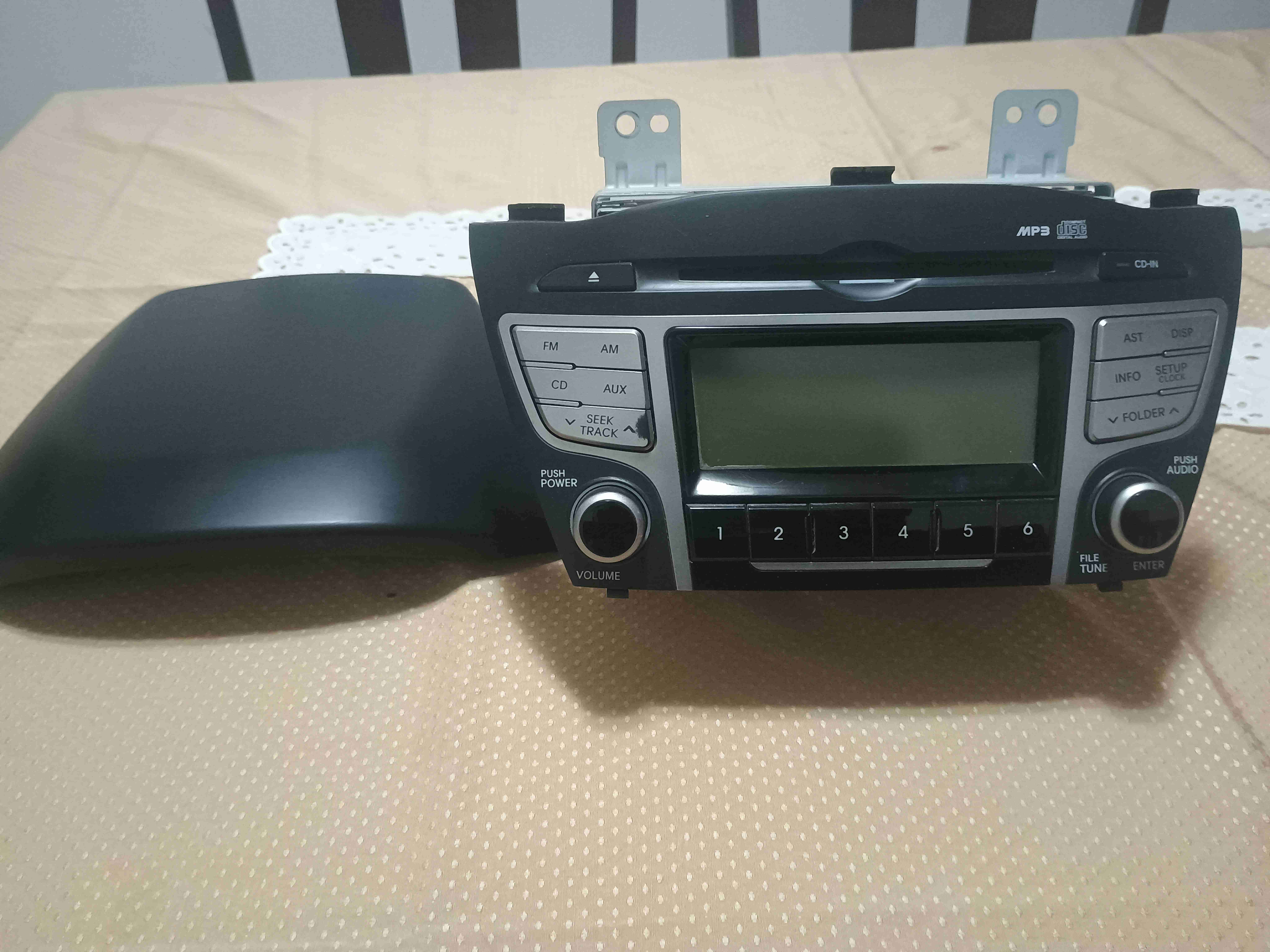 Radio de auto con CD y AUX - miniatura 2