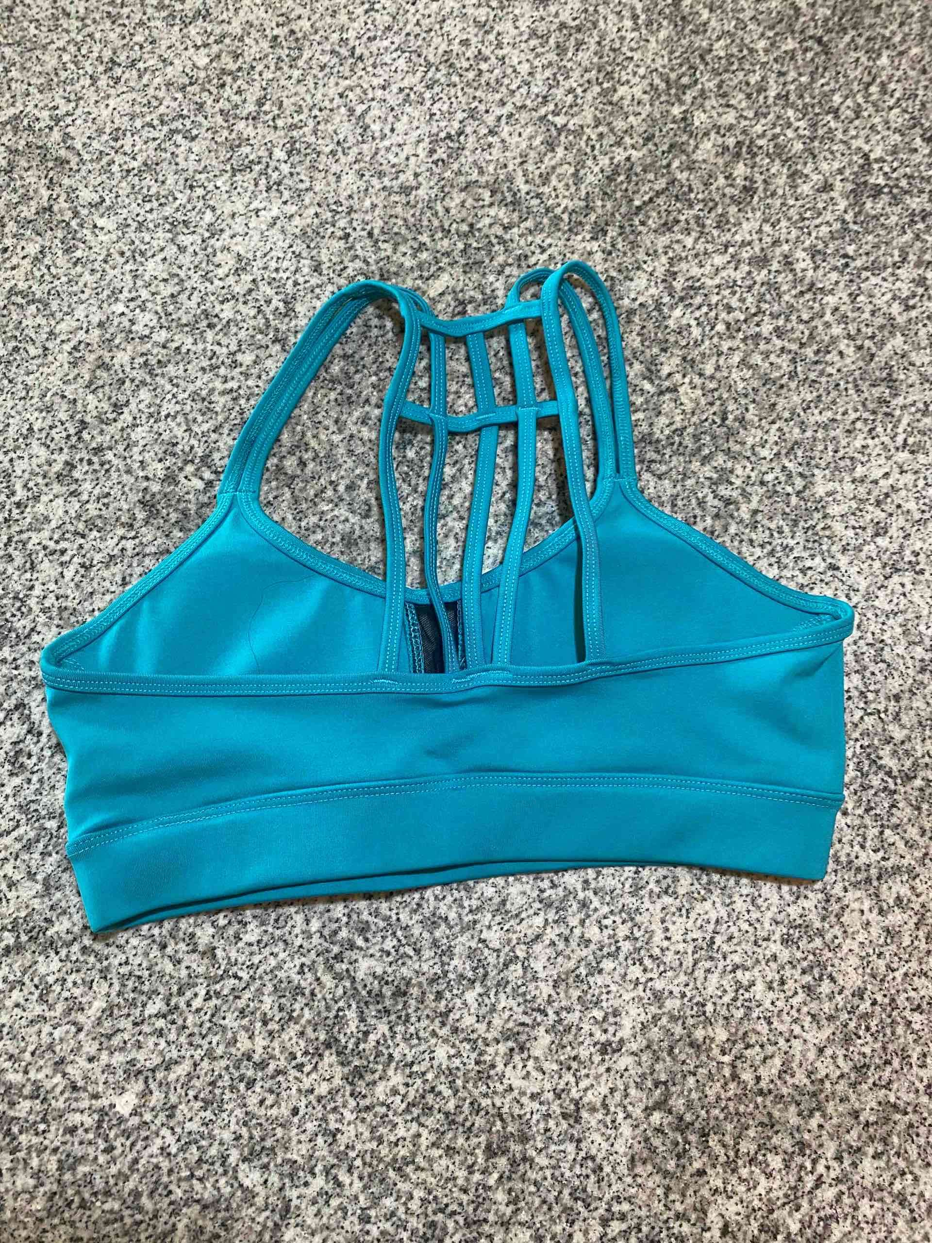 Top deportivo azul con tirantes - miniatura 2