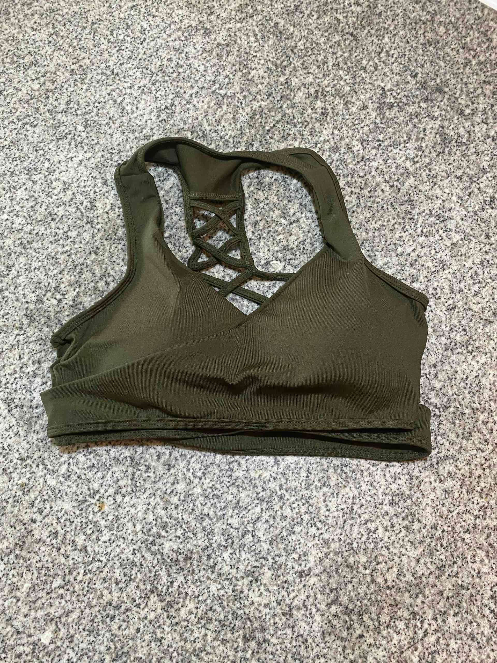 Top deportivo verde oscuro