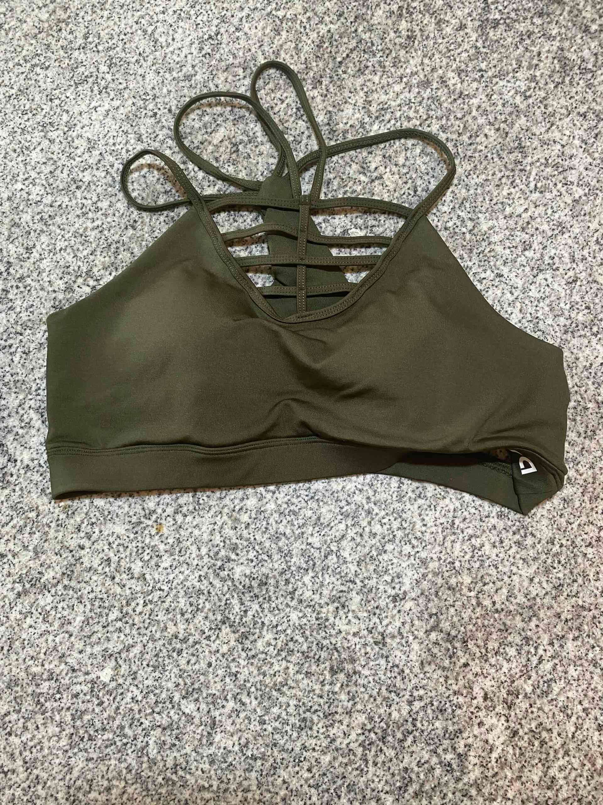 Top deportivo verde con tirantes