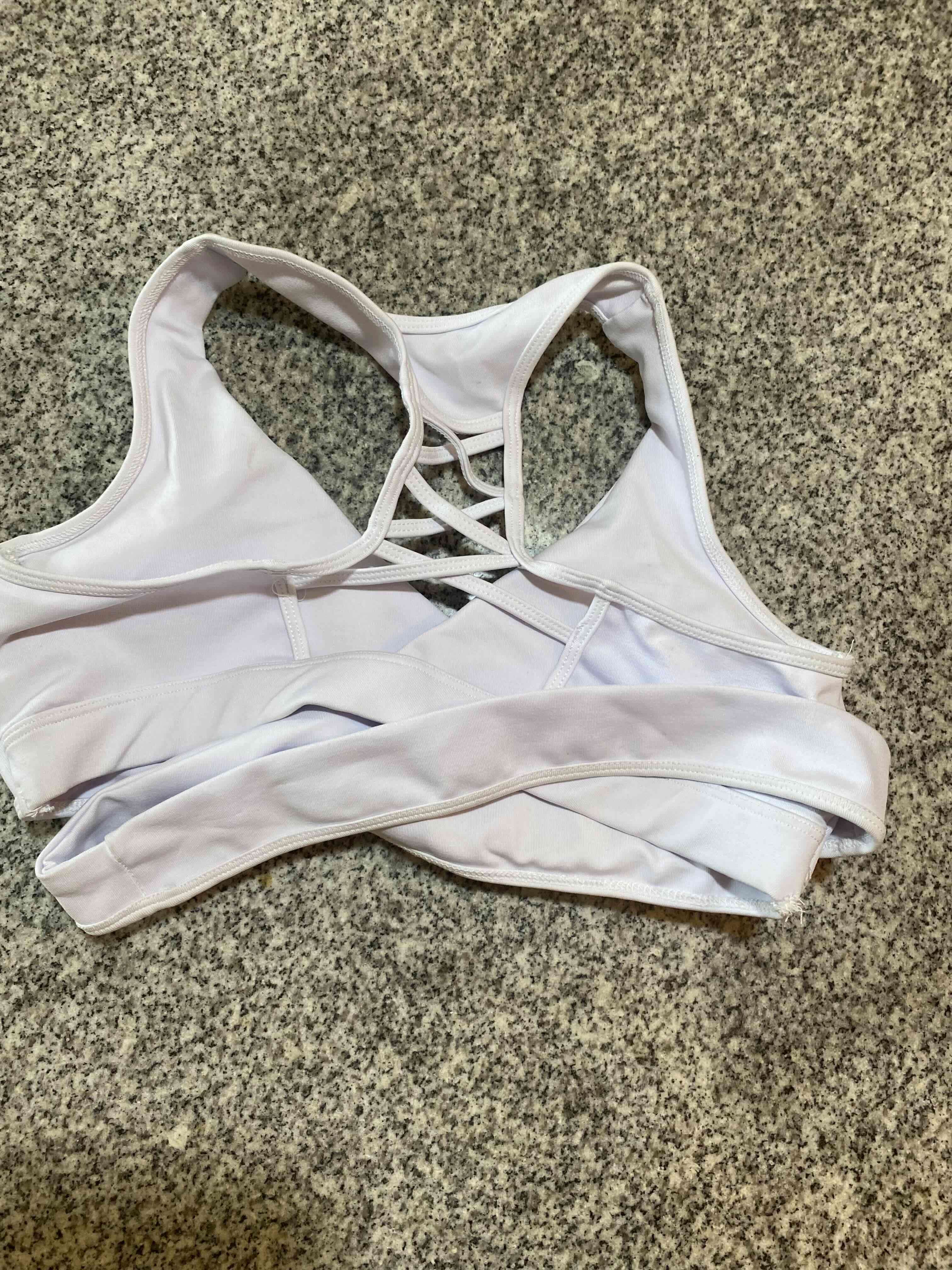 Top deportivo blanco con diseño - miniatura 2