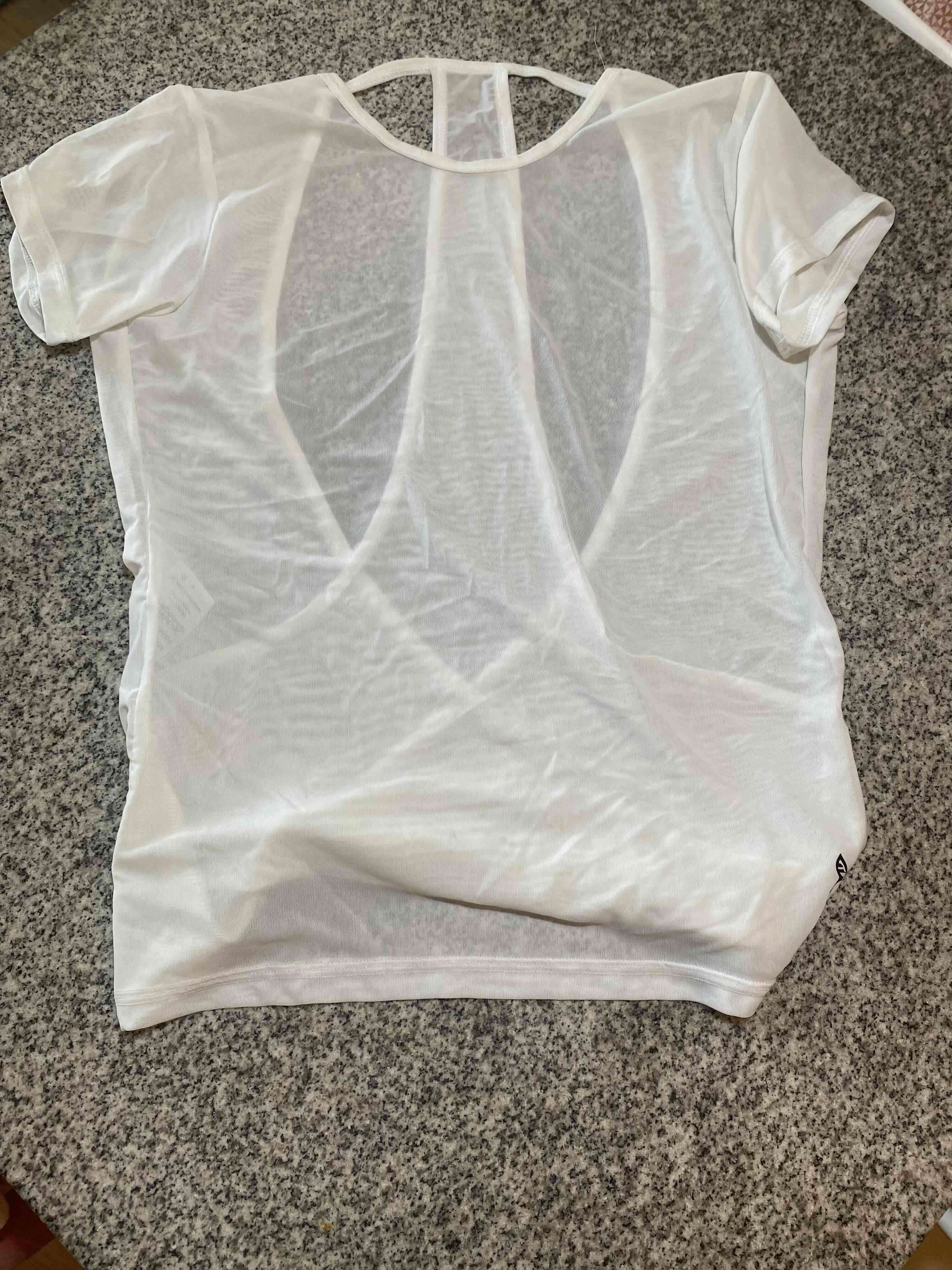 Polera blanca semitransparente