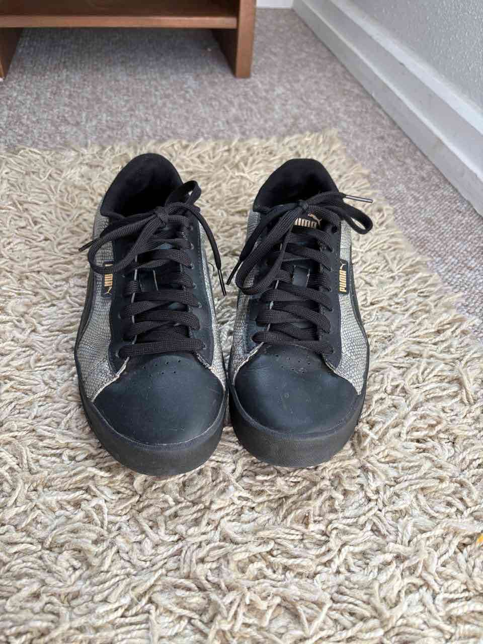 Zapatillas Puma negras con detalles grises