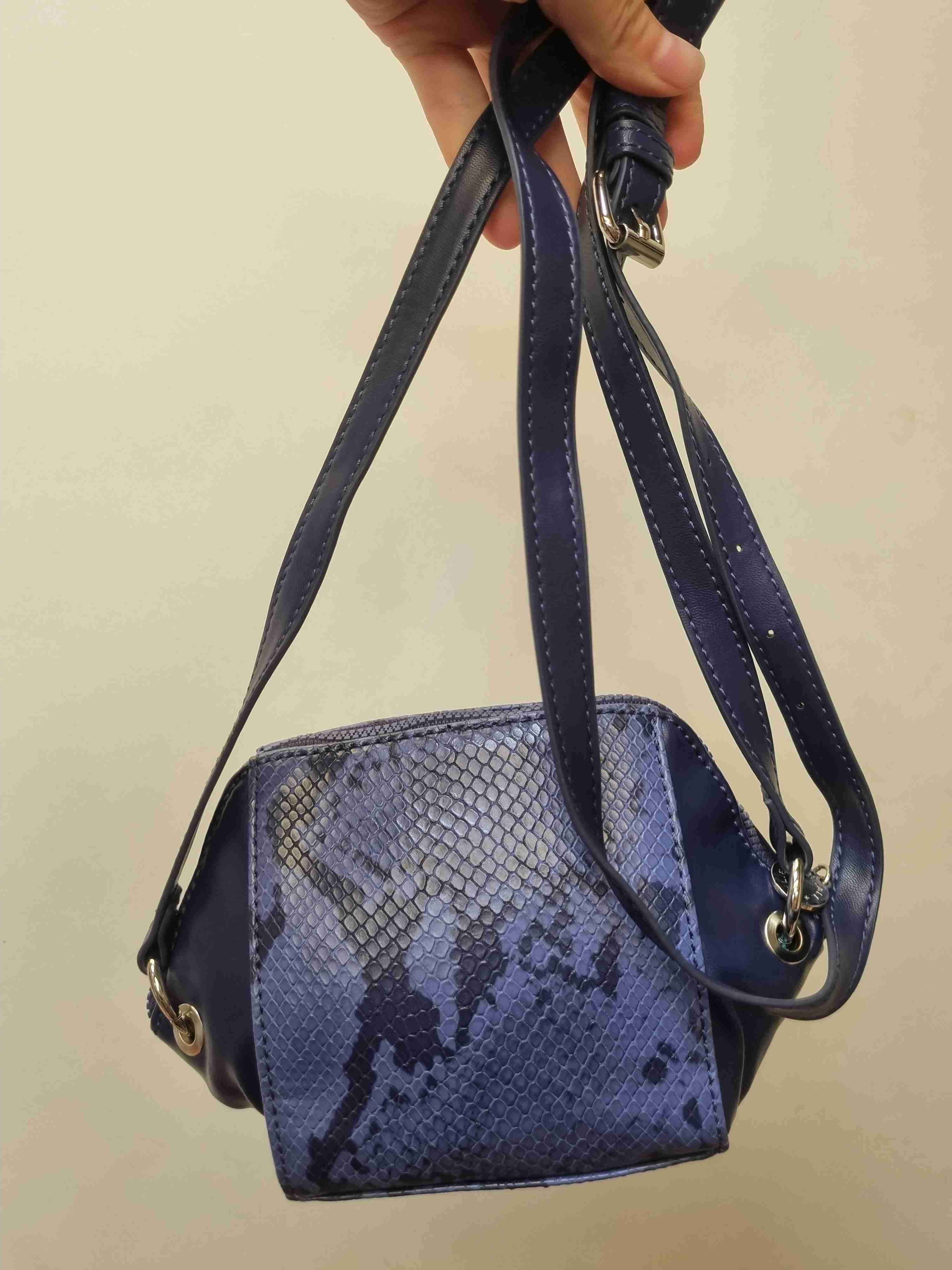 Cartera pequeña azul Kendall + Kylie - miniatura 2