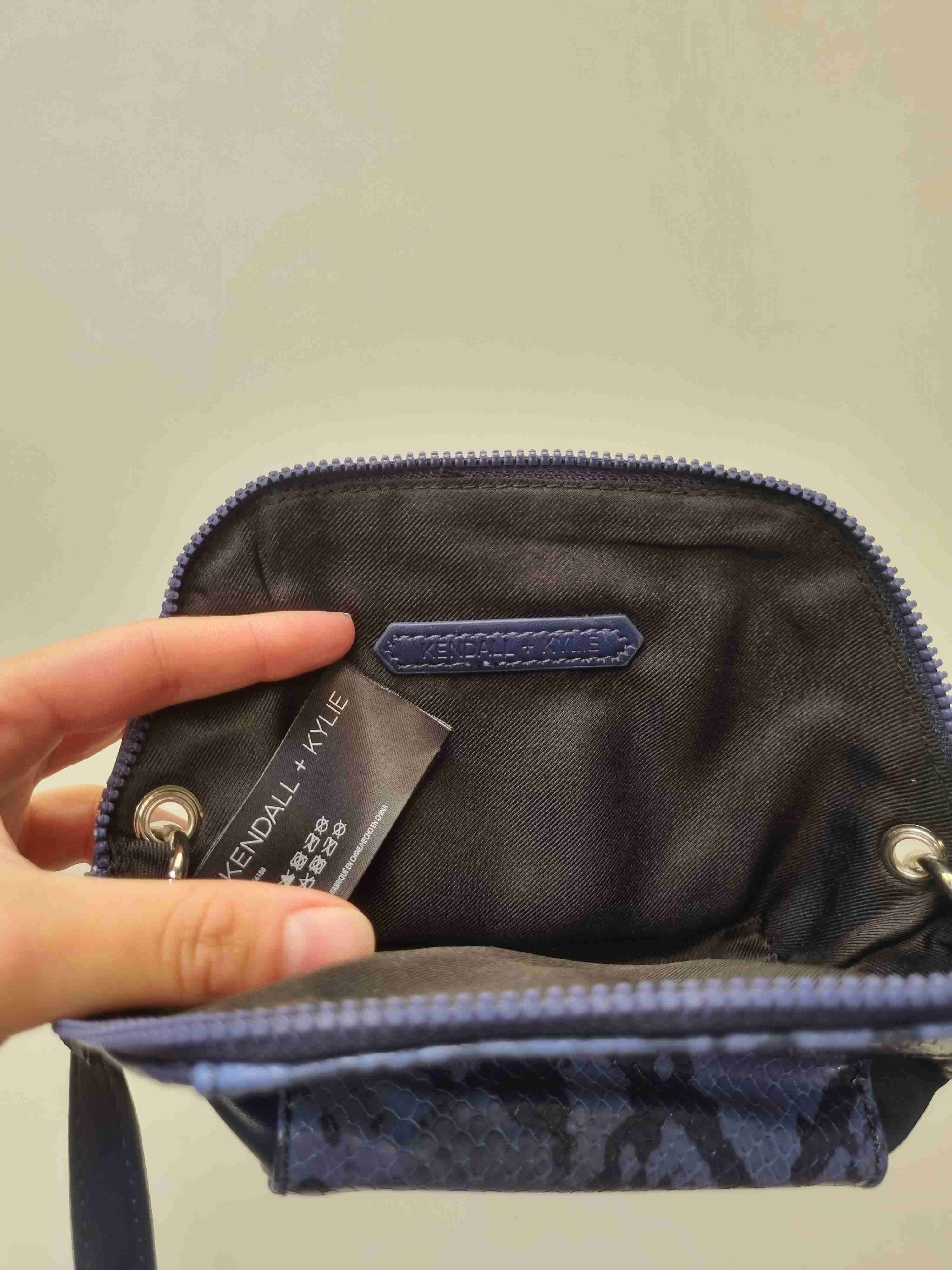 Cartera pequeña azul Kendall + Kylie - miniatura 3