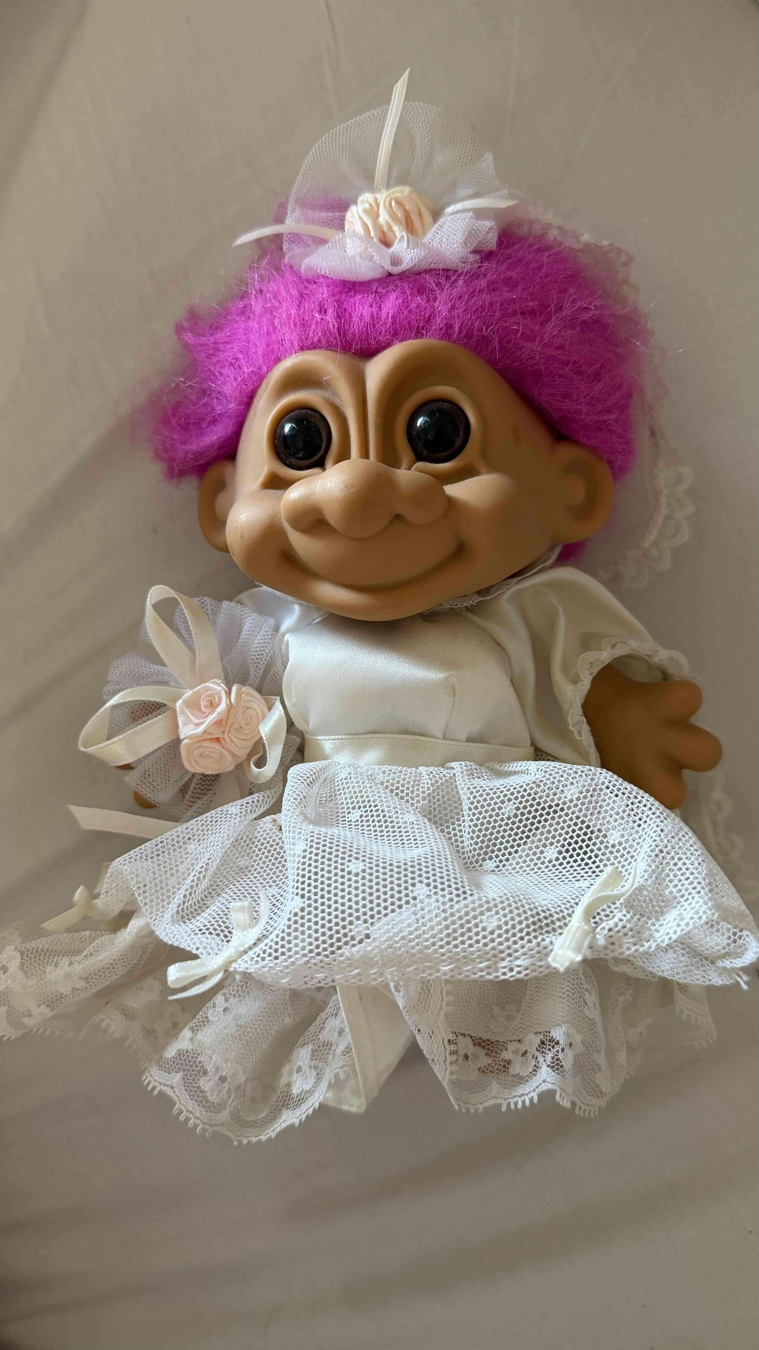 Muñeco troll vestido elegante - miniatura 2