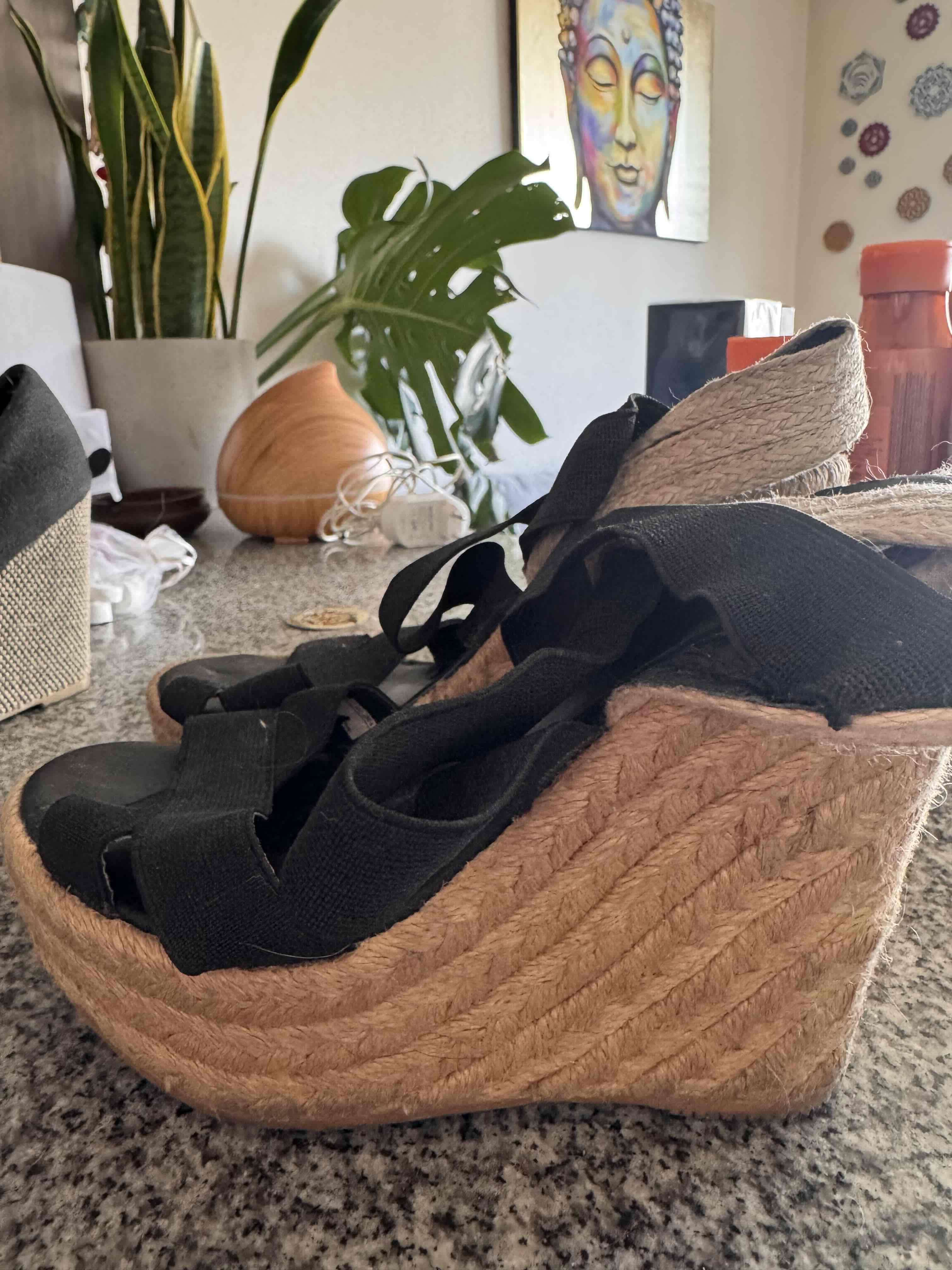 Sandalias cuña negras