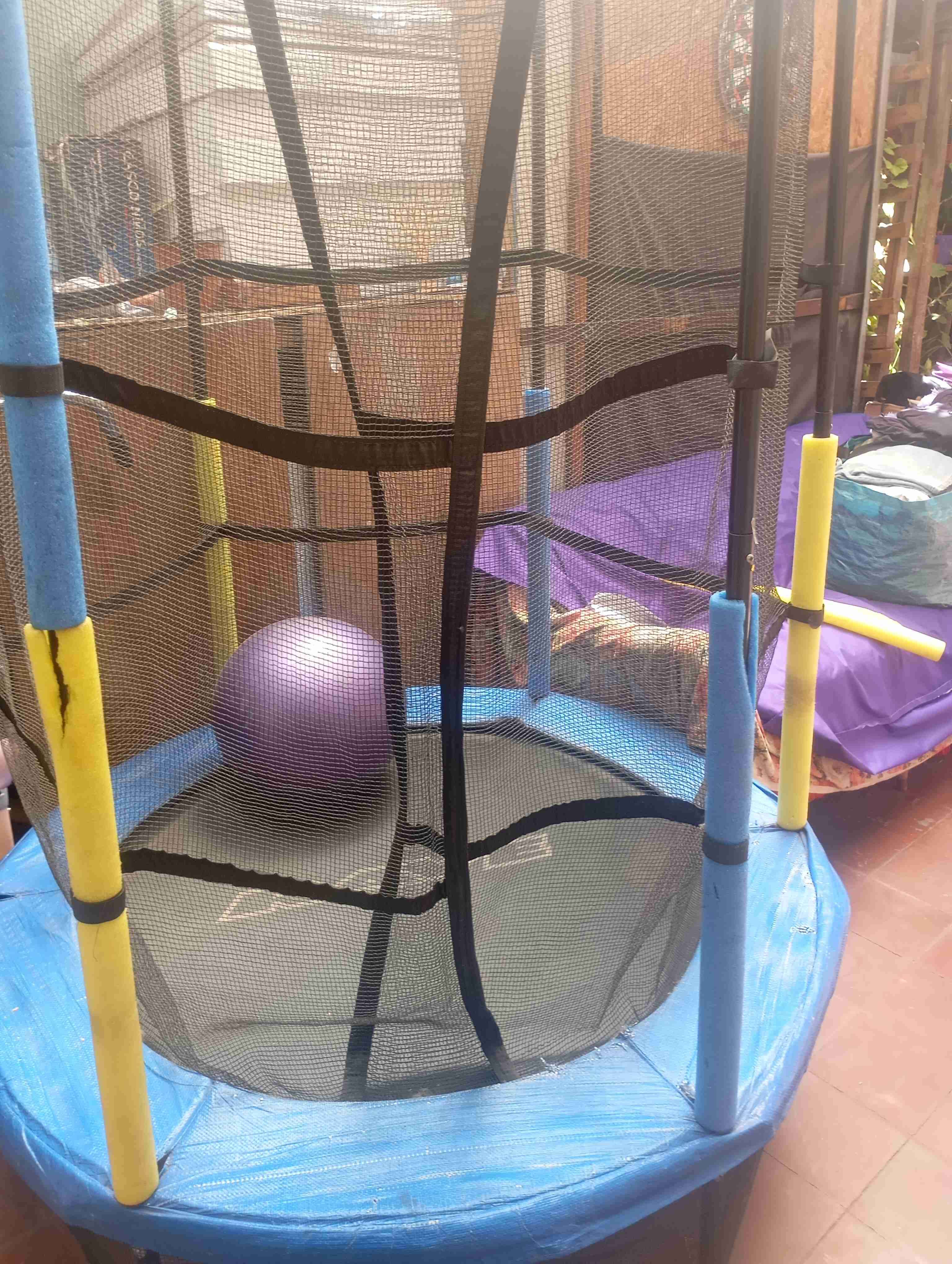 Trampolín infantil con red de seguridad