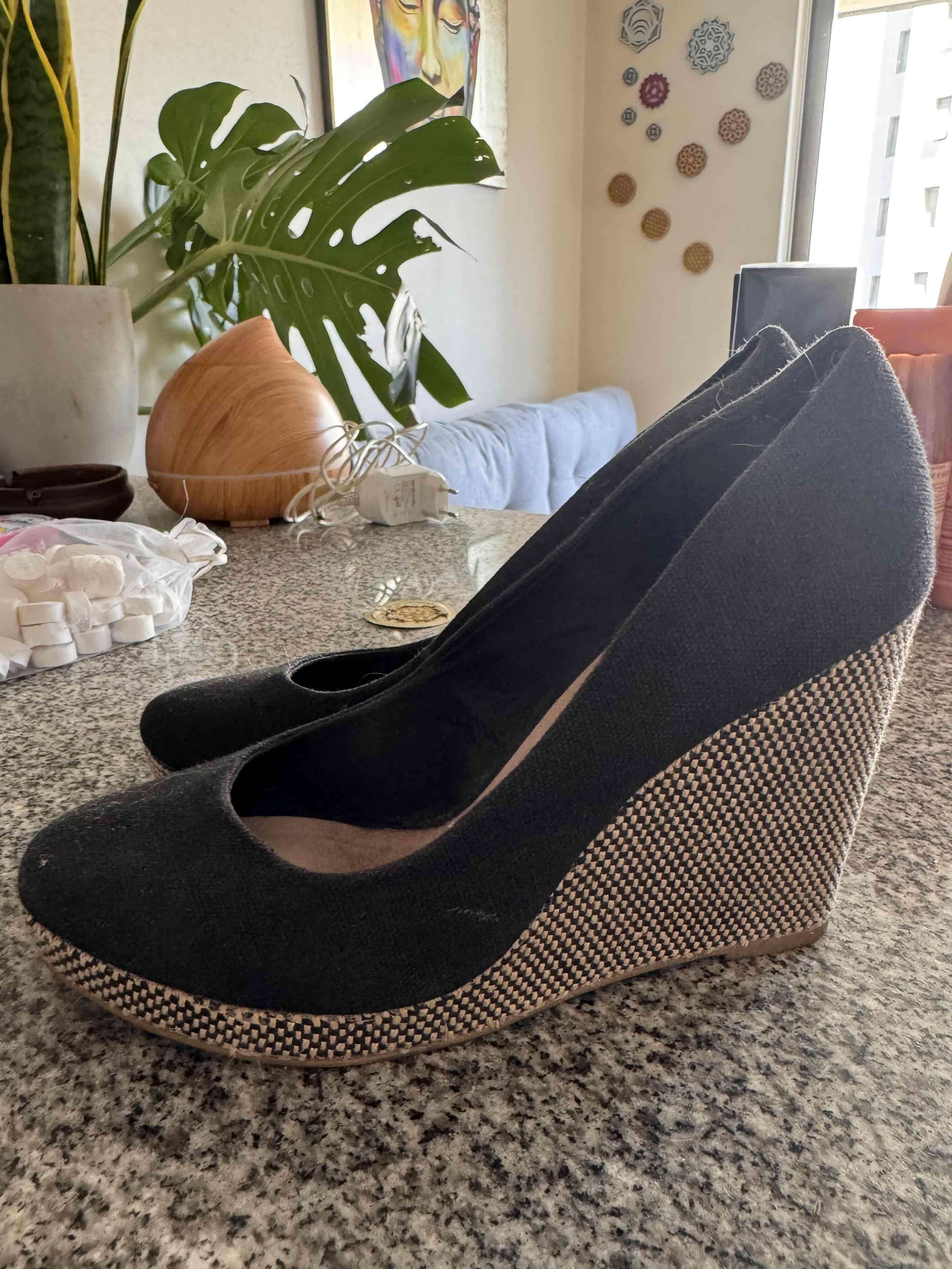 Zapatos de cuña negros