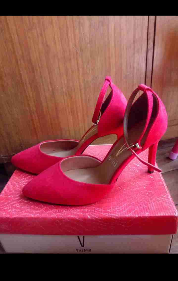 Zapatos de tacón alto rojos