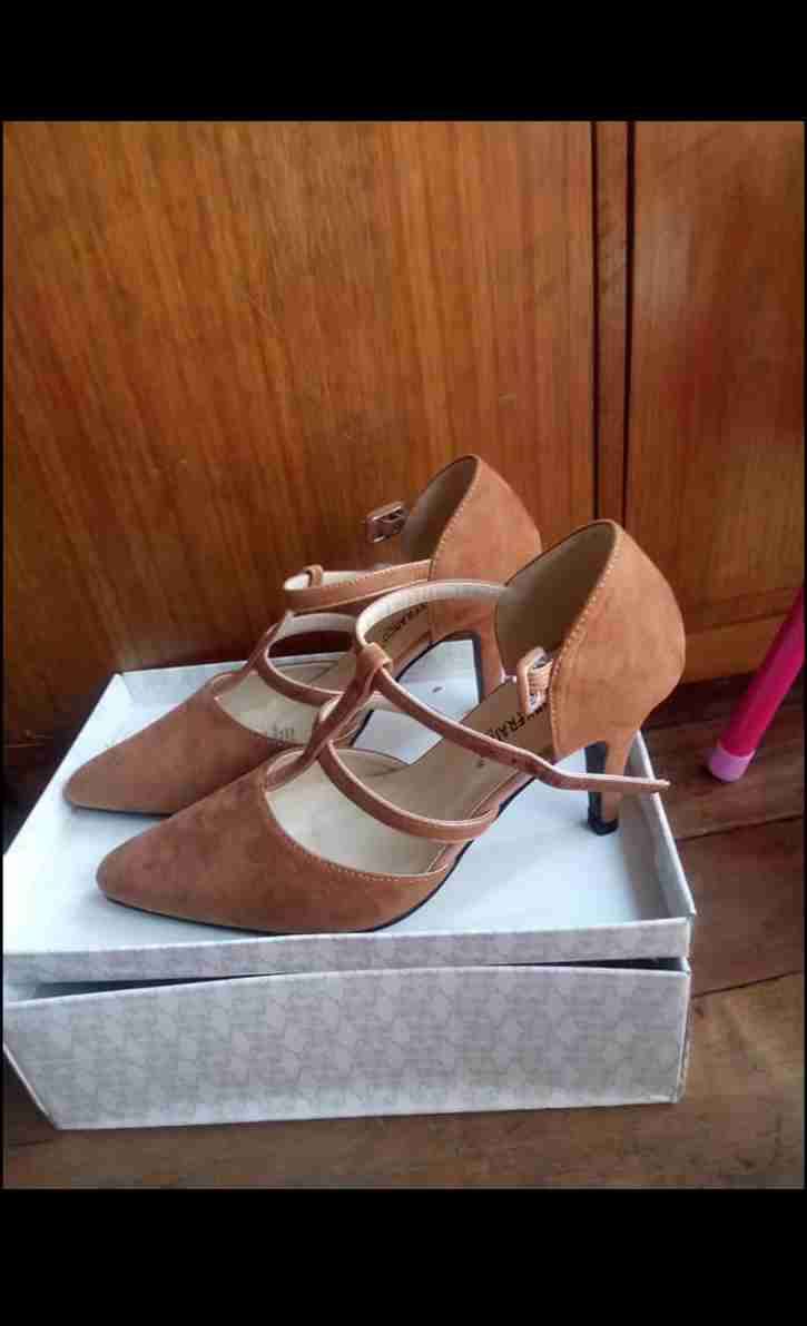 Zapatos de tacón café