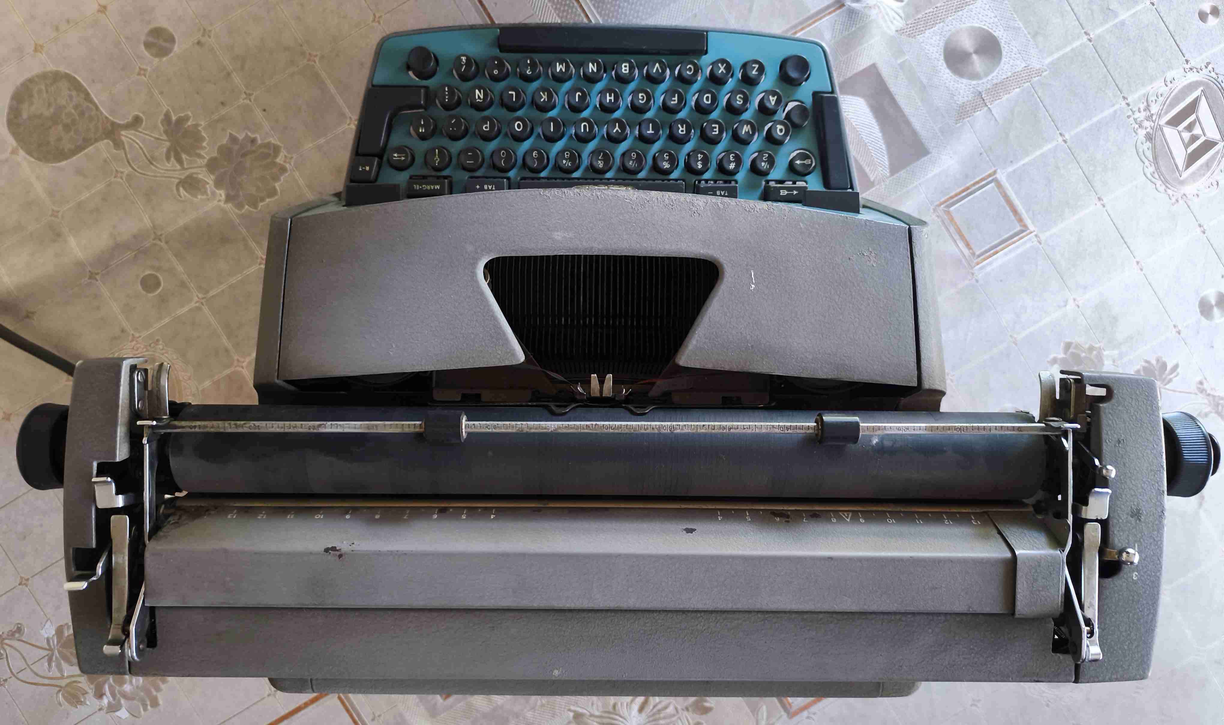 Máquina de escribir Underwood vintage - miniatura 2