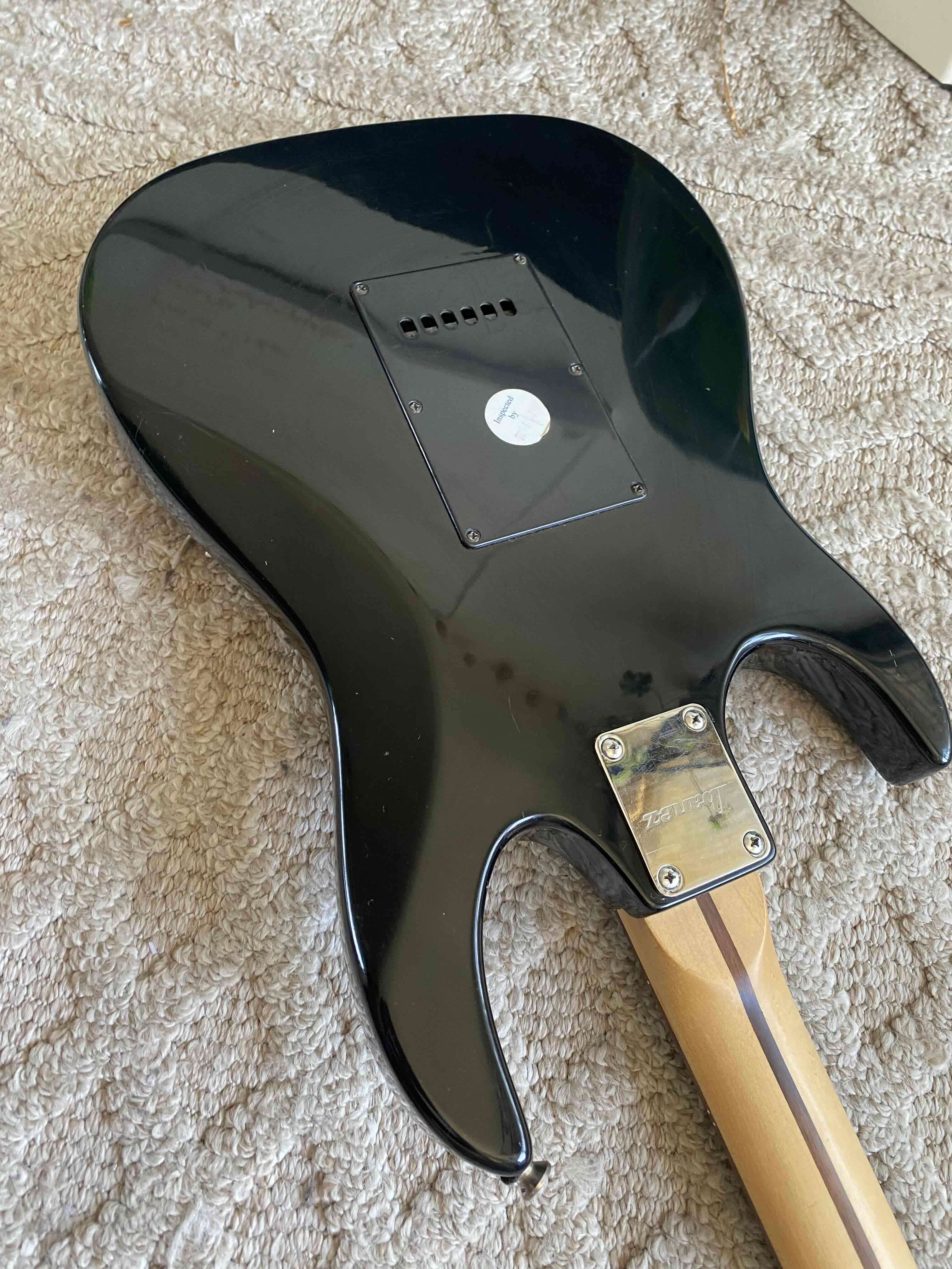 Guitarra eléctrica negra Ibanez - miniatura 6