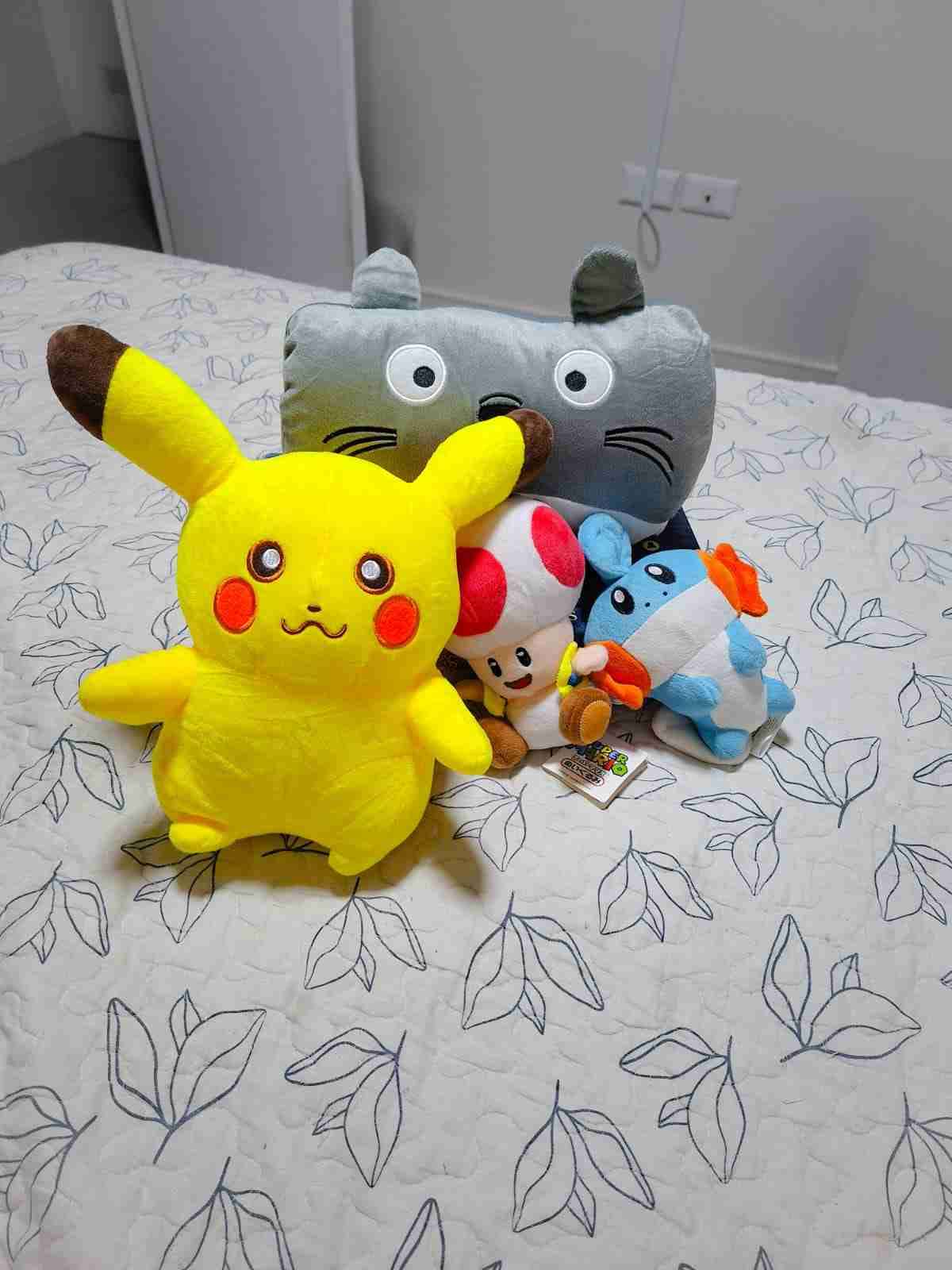 Set de peluches Pokémon y Mario