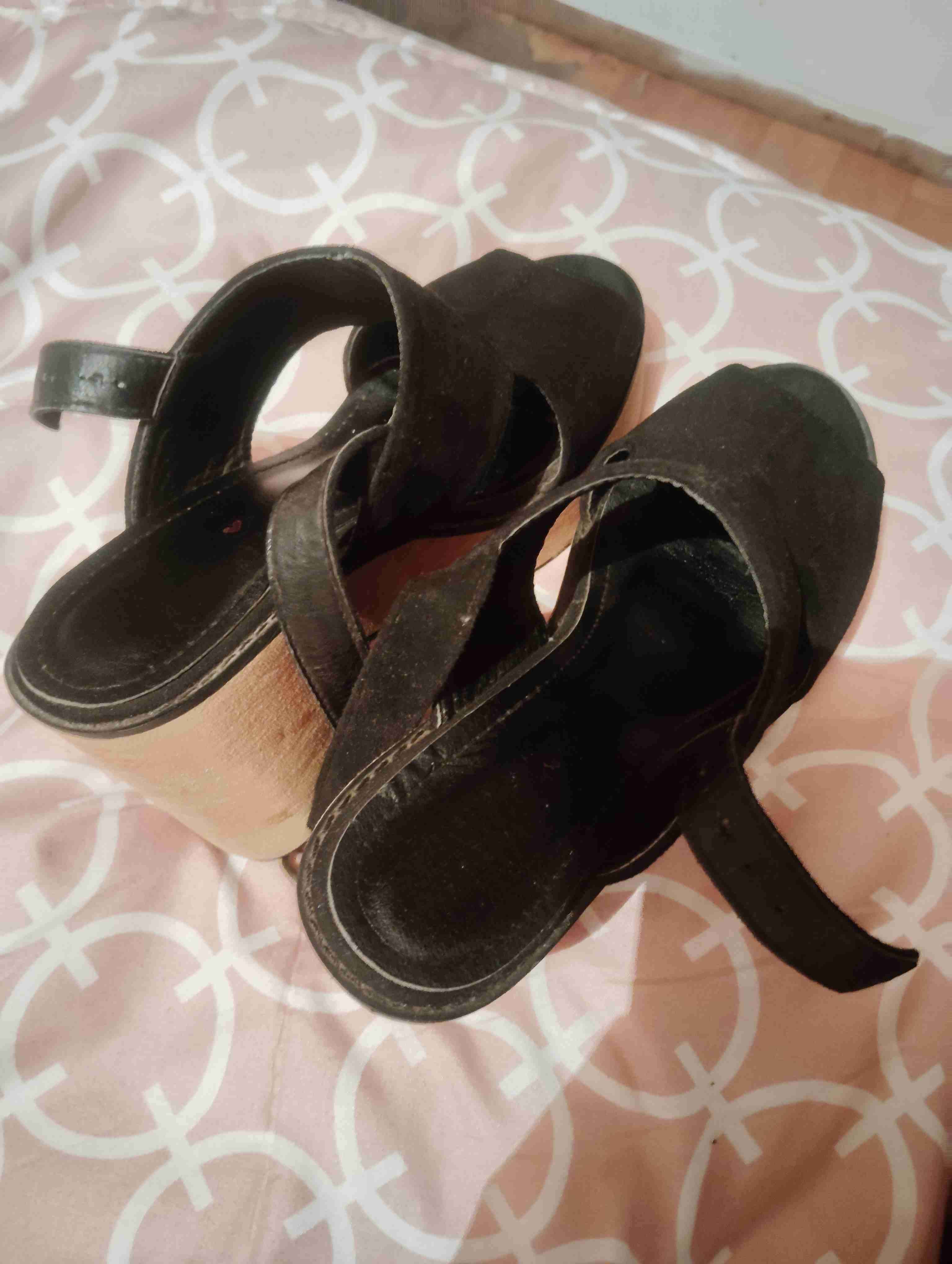 Tacones negros usados