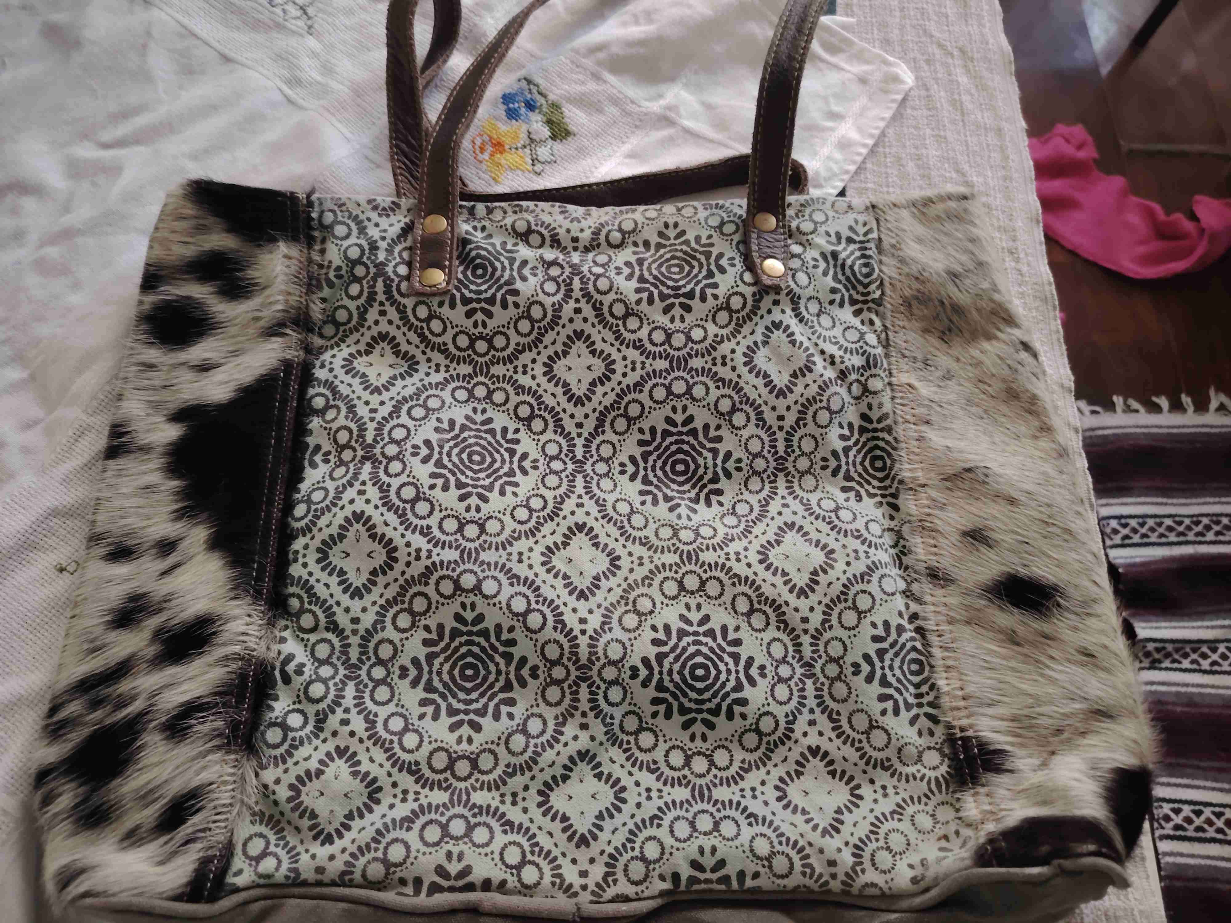 Bolso estampado y piel
