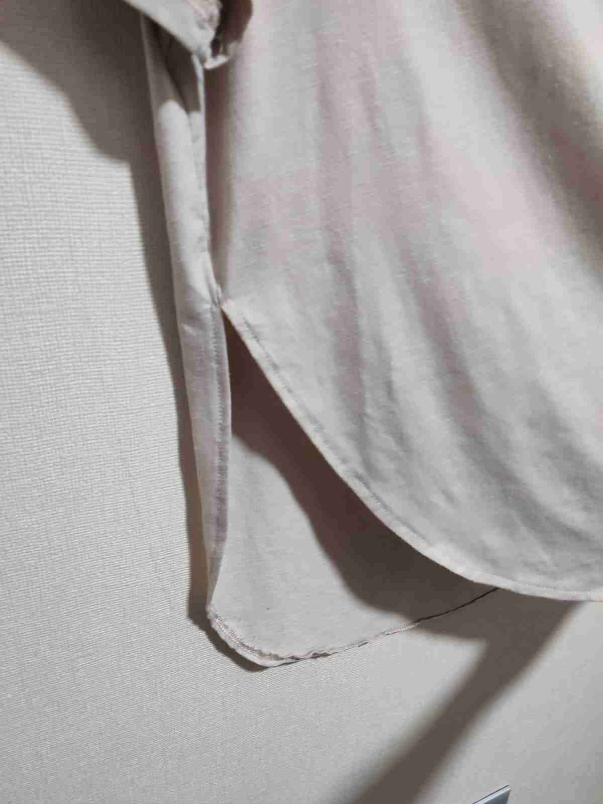 Polera beige cuello en V - miniatura 2