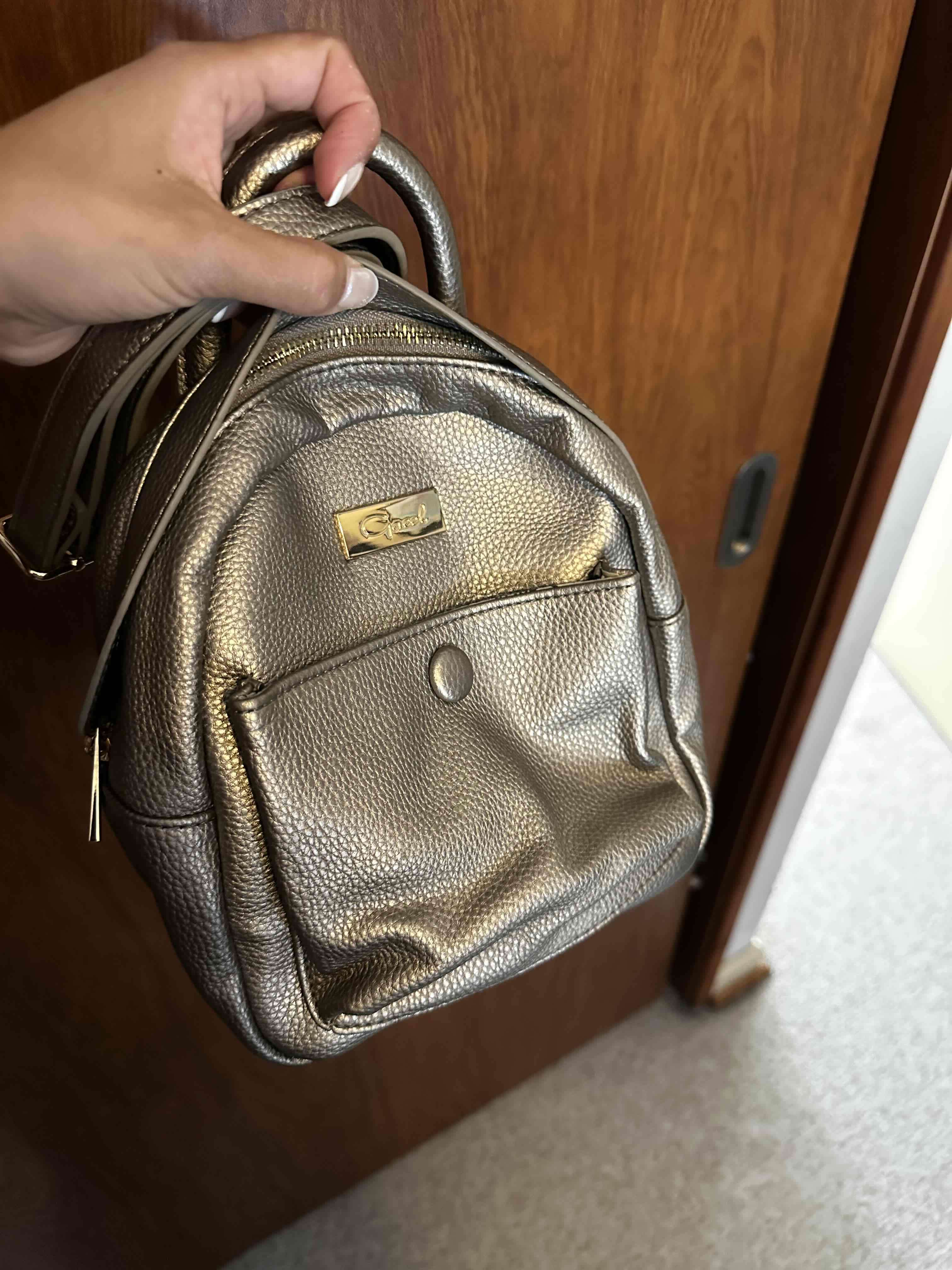 Mochila pequeña color dorado - miniatura 3