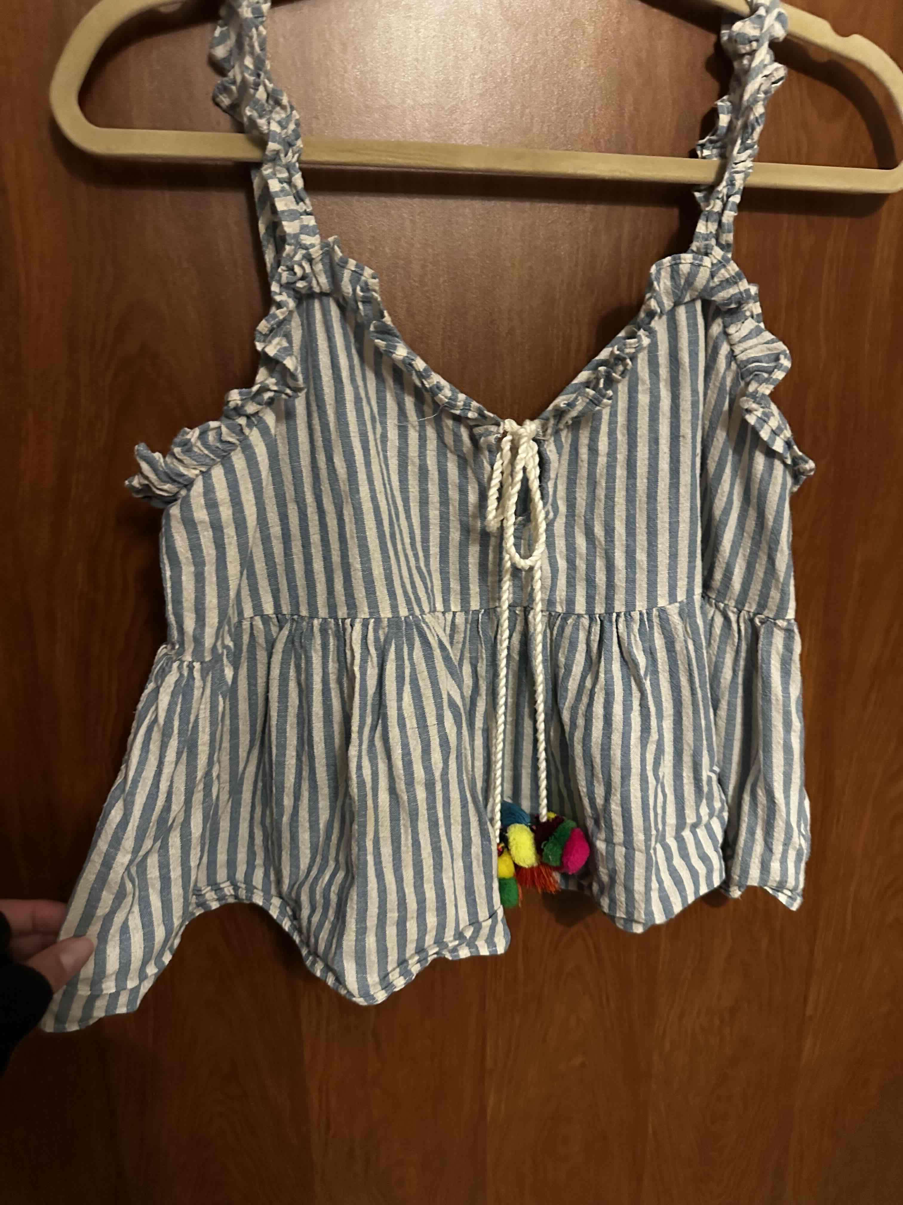 Blusa rayada con pompones
