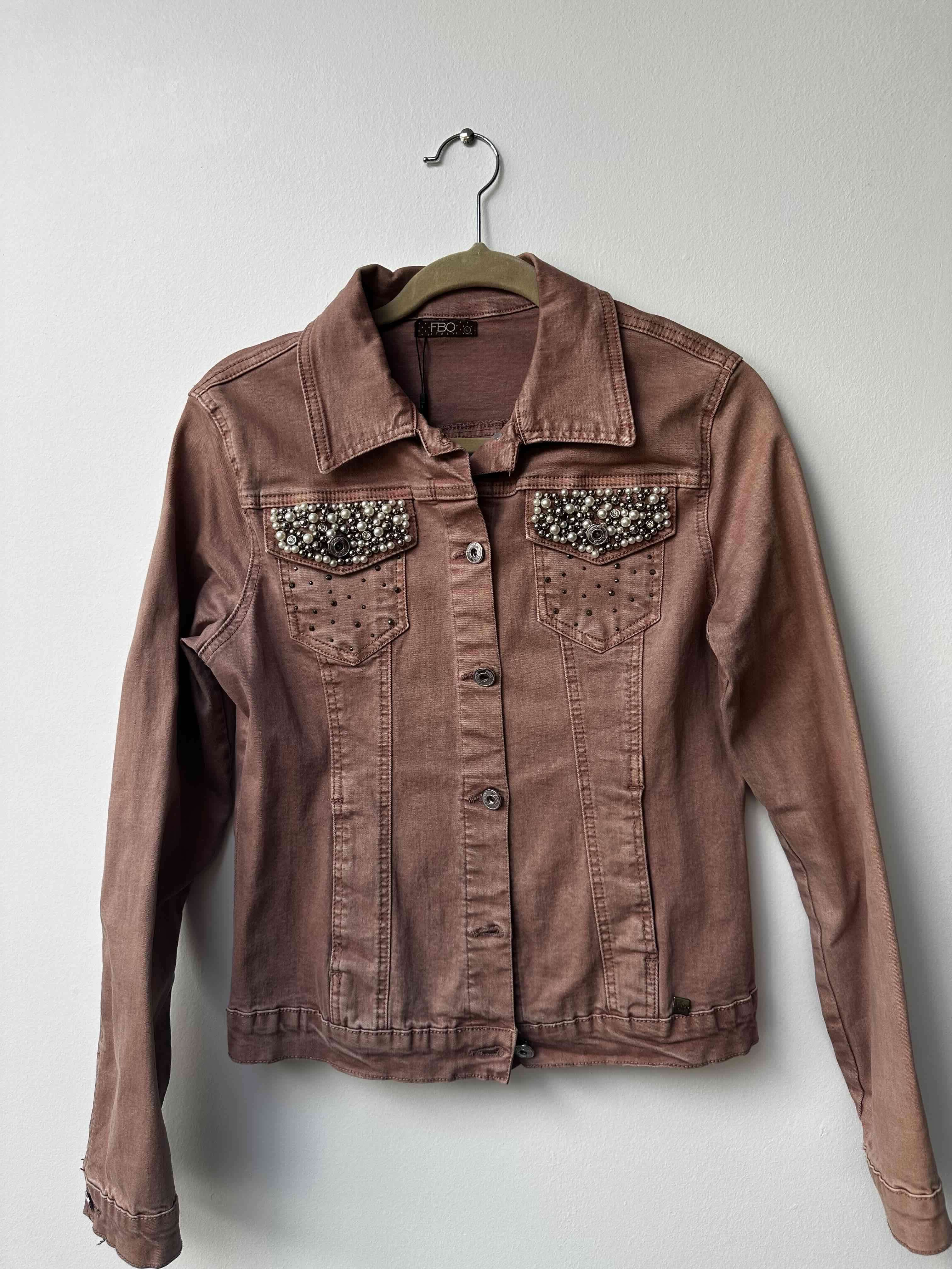Chaqueta de jean con perlas
