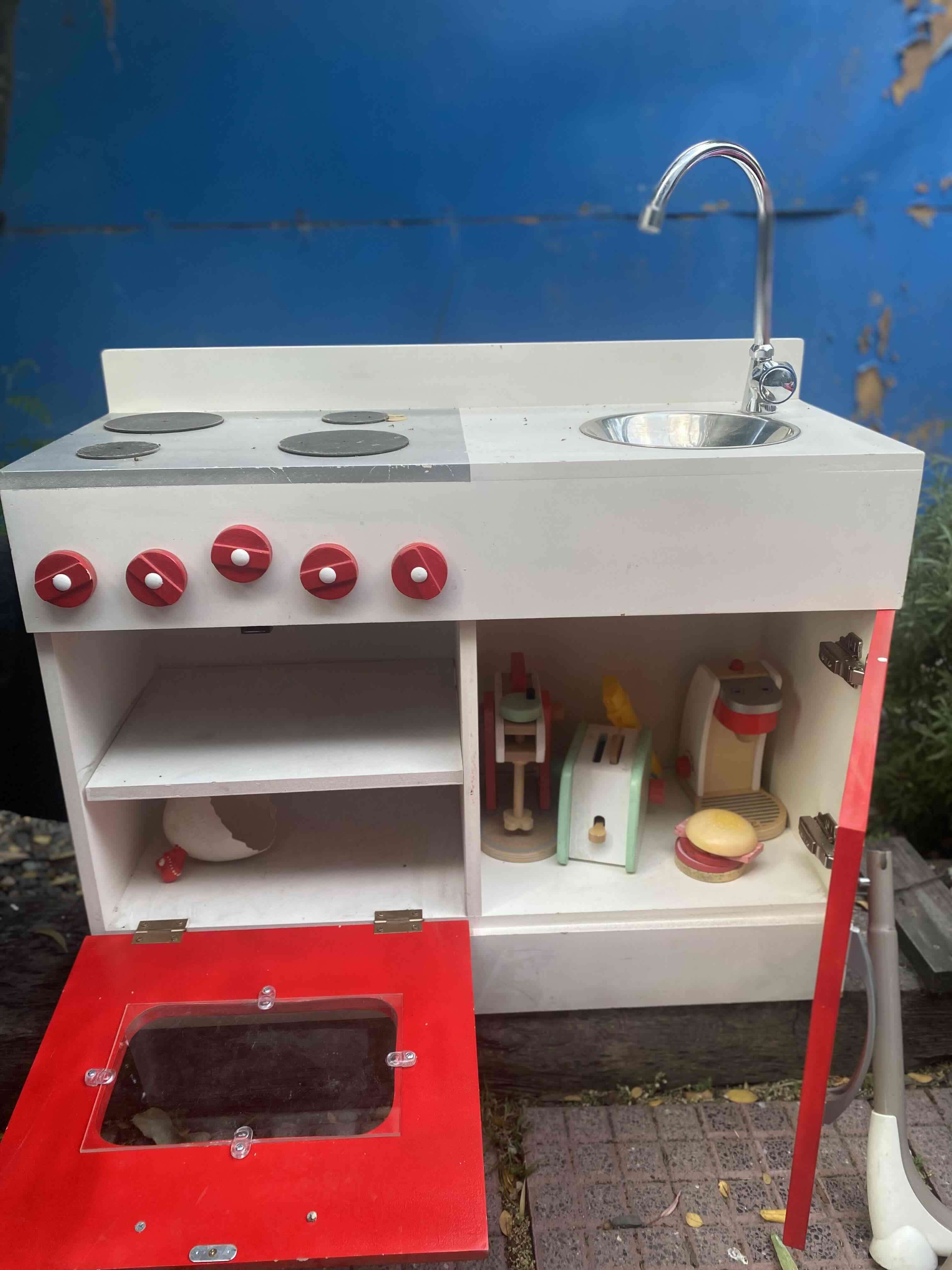 Cocina de juguete roja y blanca - miniatura 2