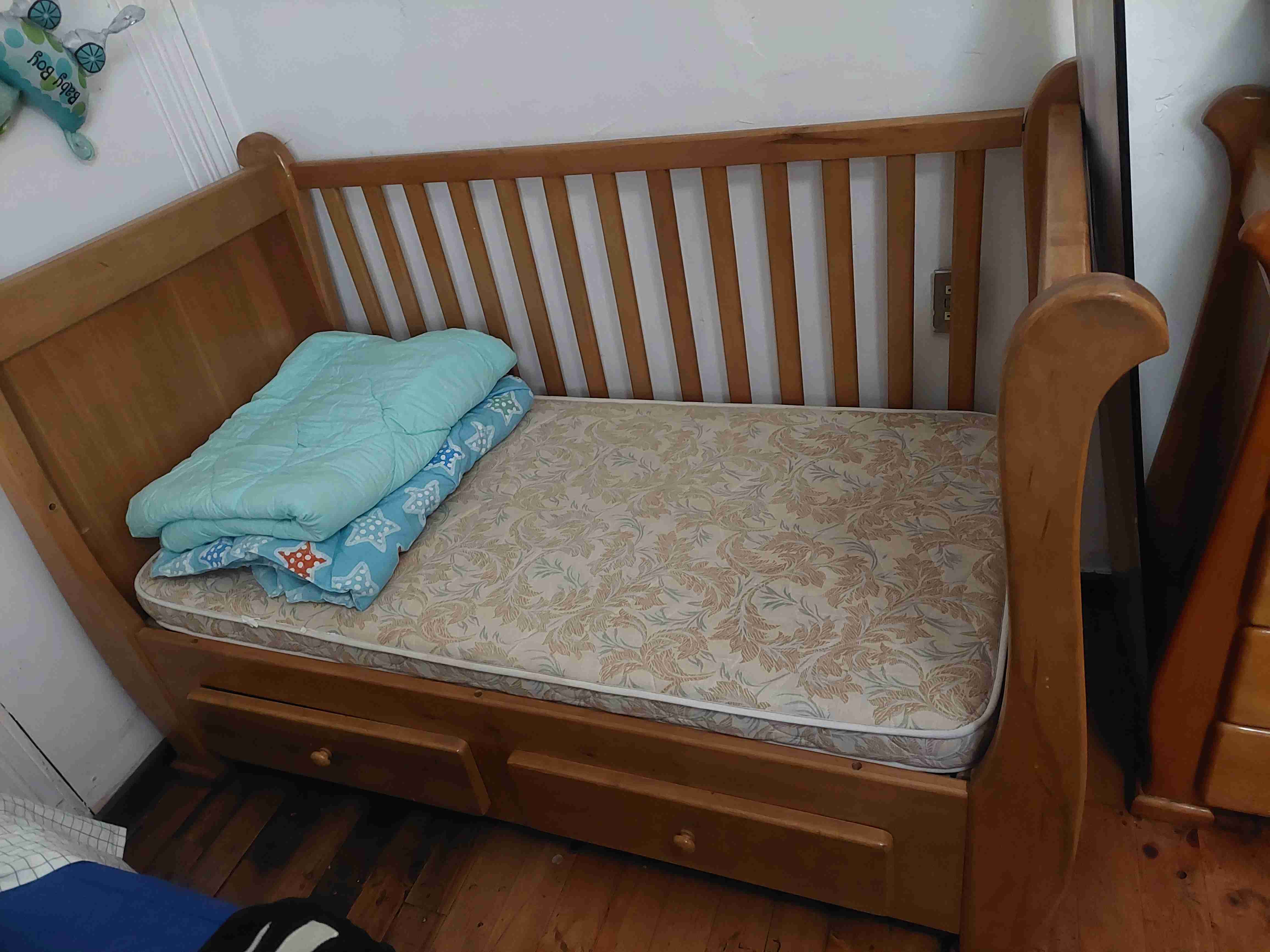 Cuna de madera con cajones - miniatura 2