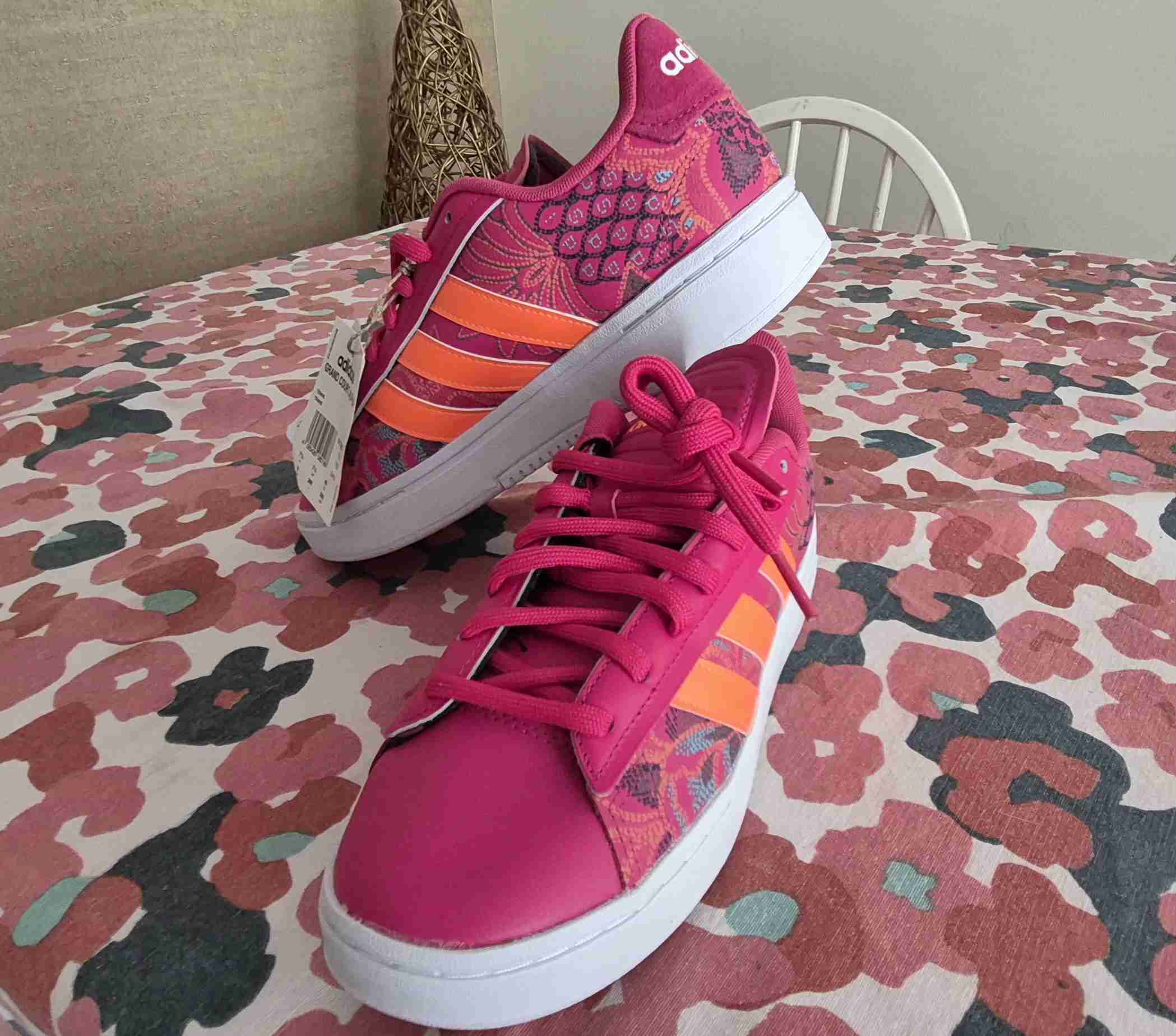 Zapatillas Adidas rosas con etiqueta - miniatura 4