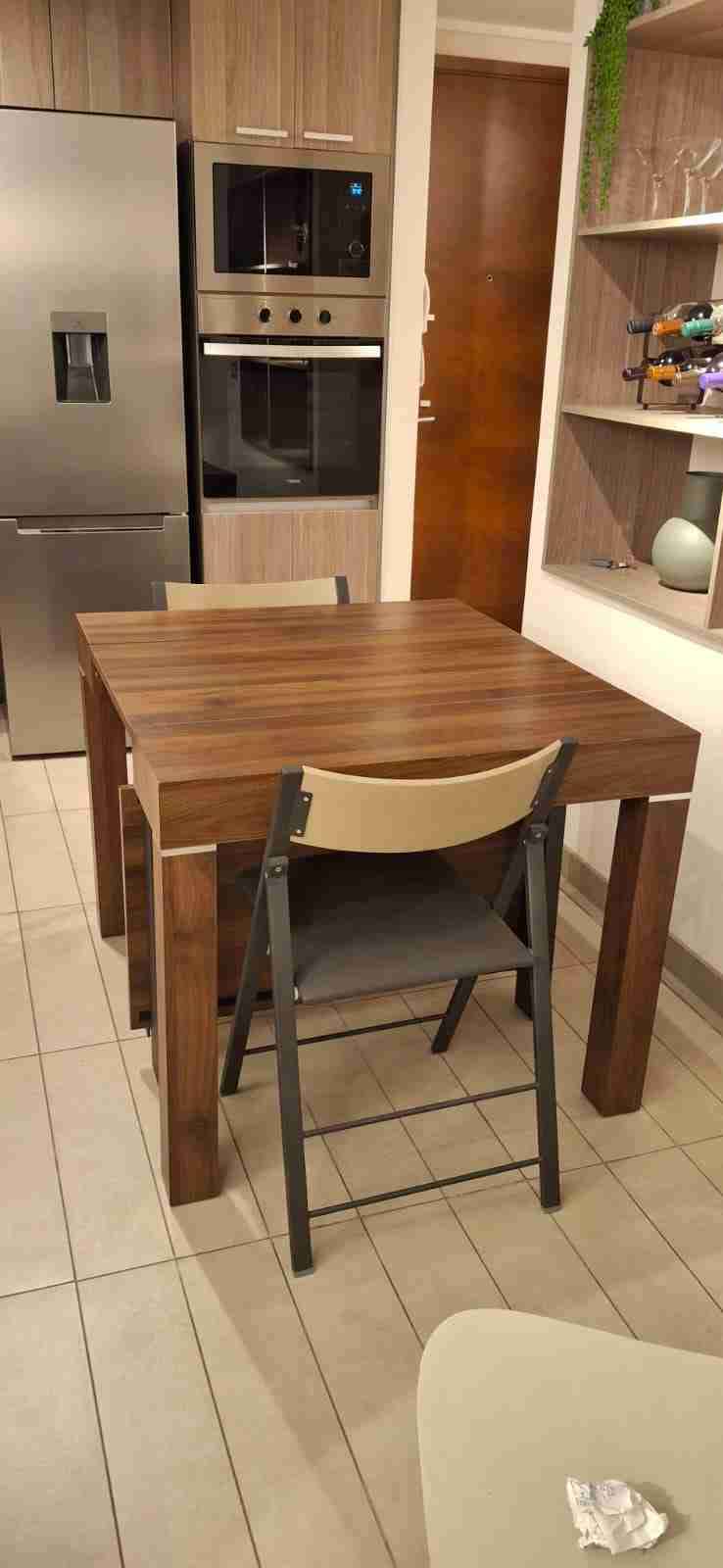 Mesa de comedor estilo moderno - miniatura 2