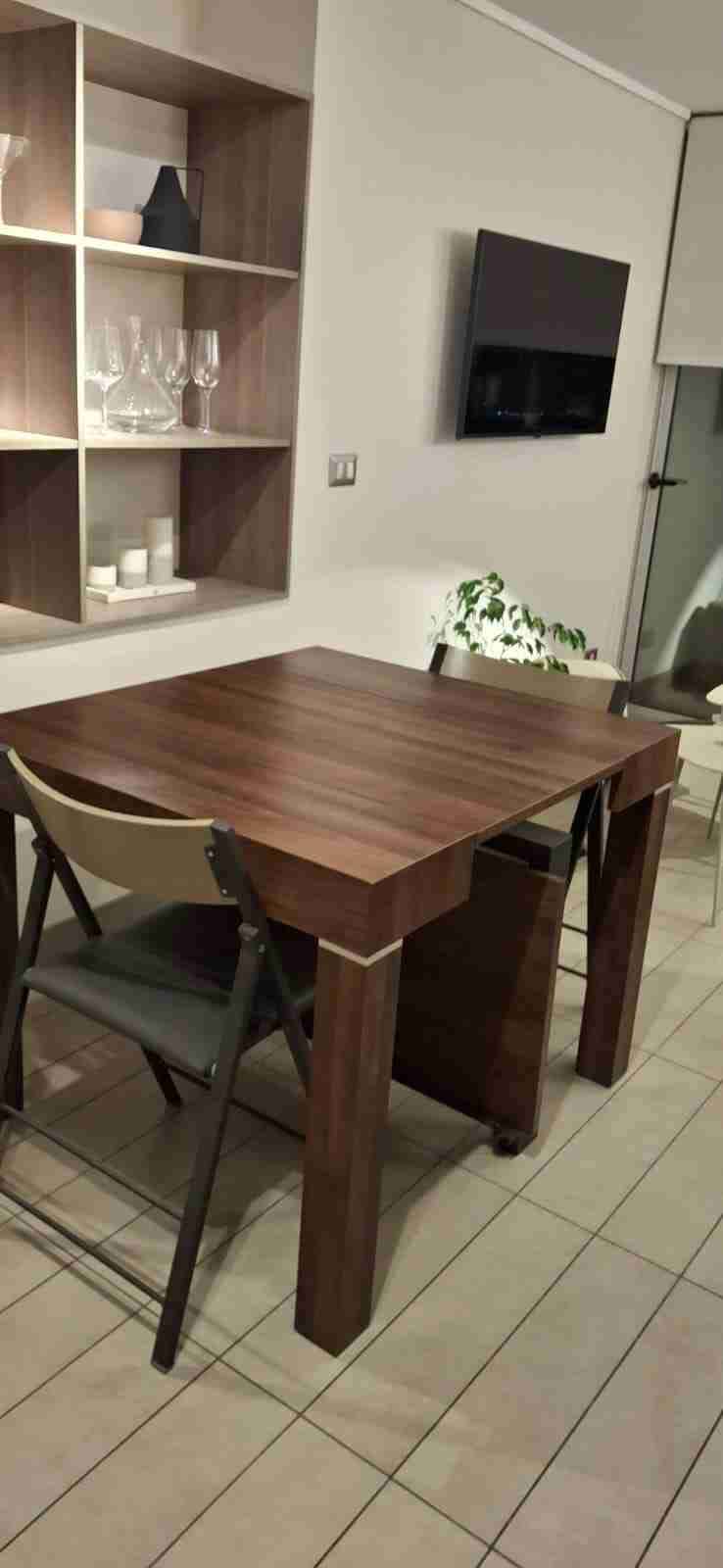 Mesa de comedor estilo moderno - miniatura 3