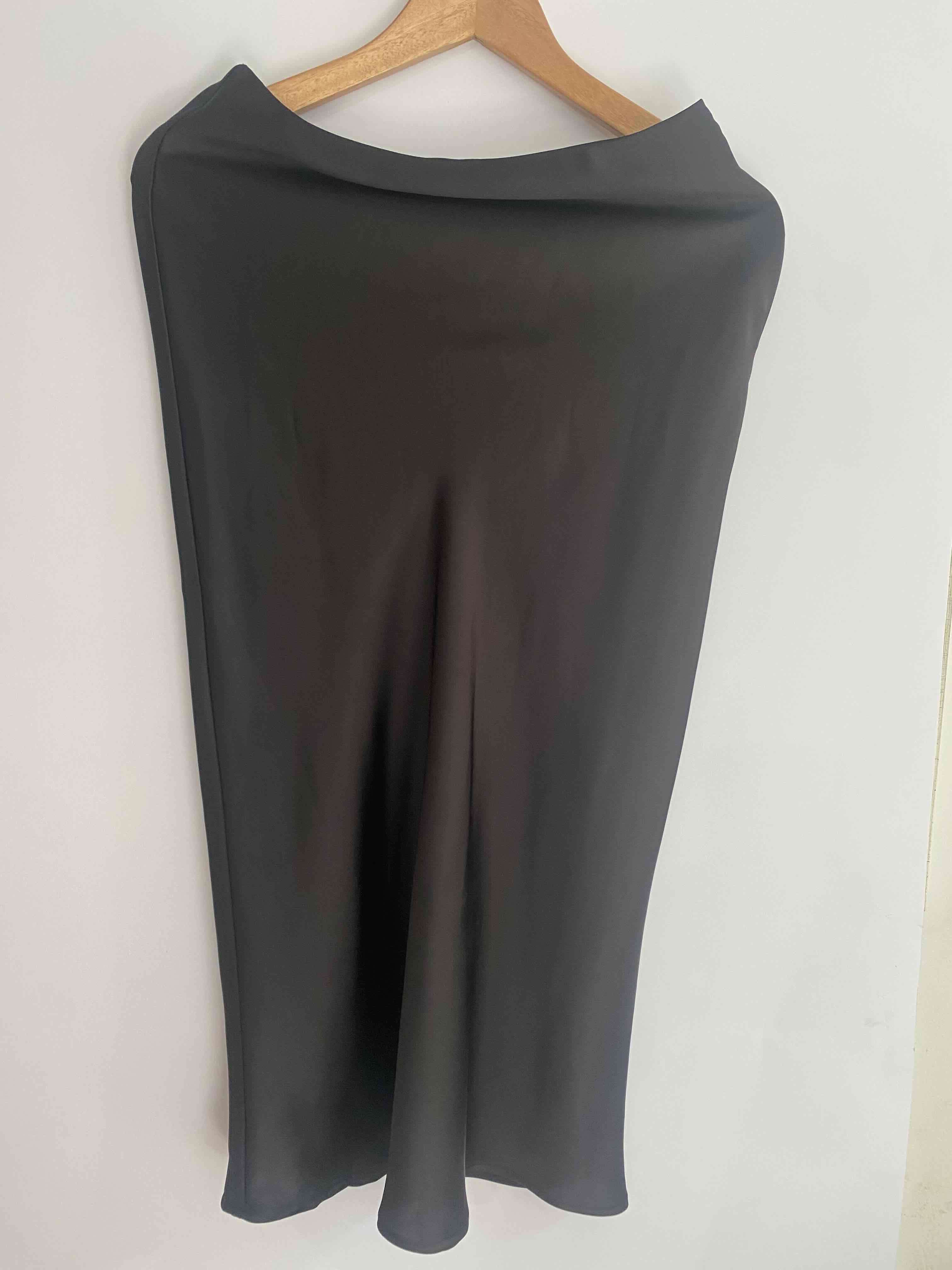 Falda midi negra elegante - miniatura 2