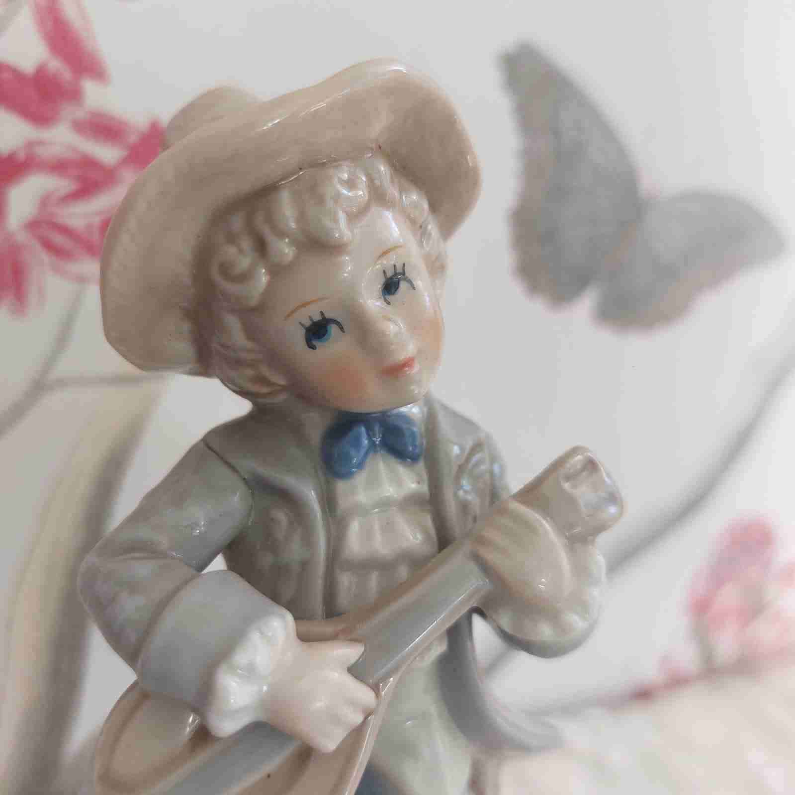 Figura musical de porcelana - miniatura 3