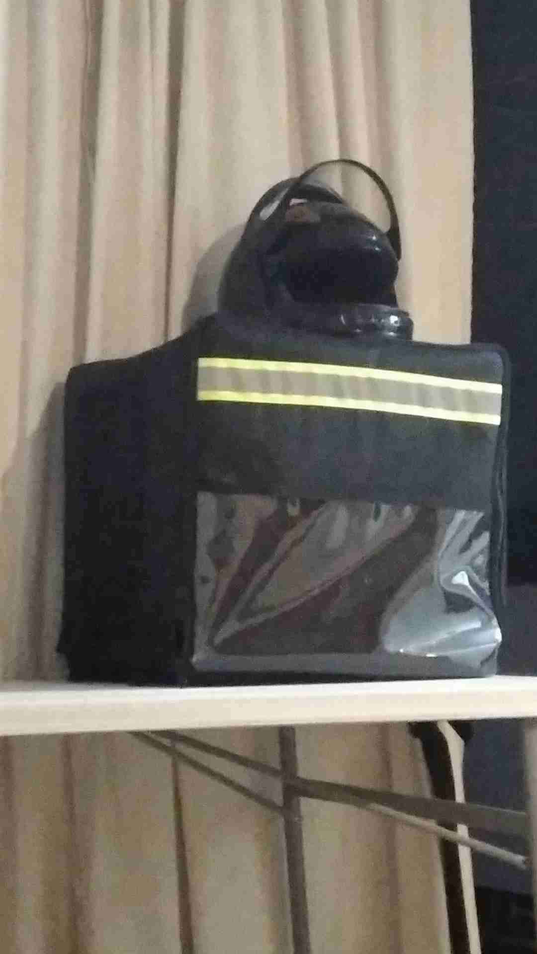 Bolso de reparto negro reflectante