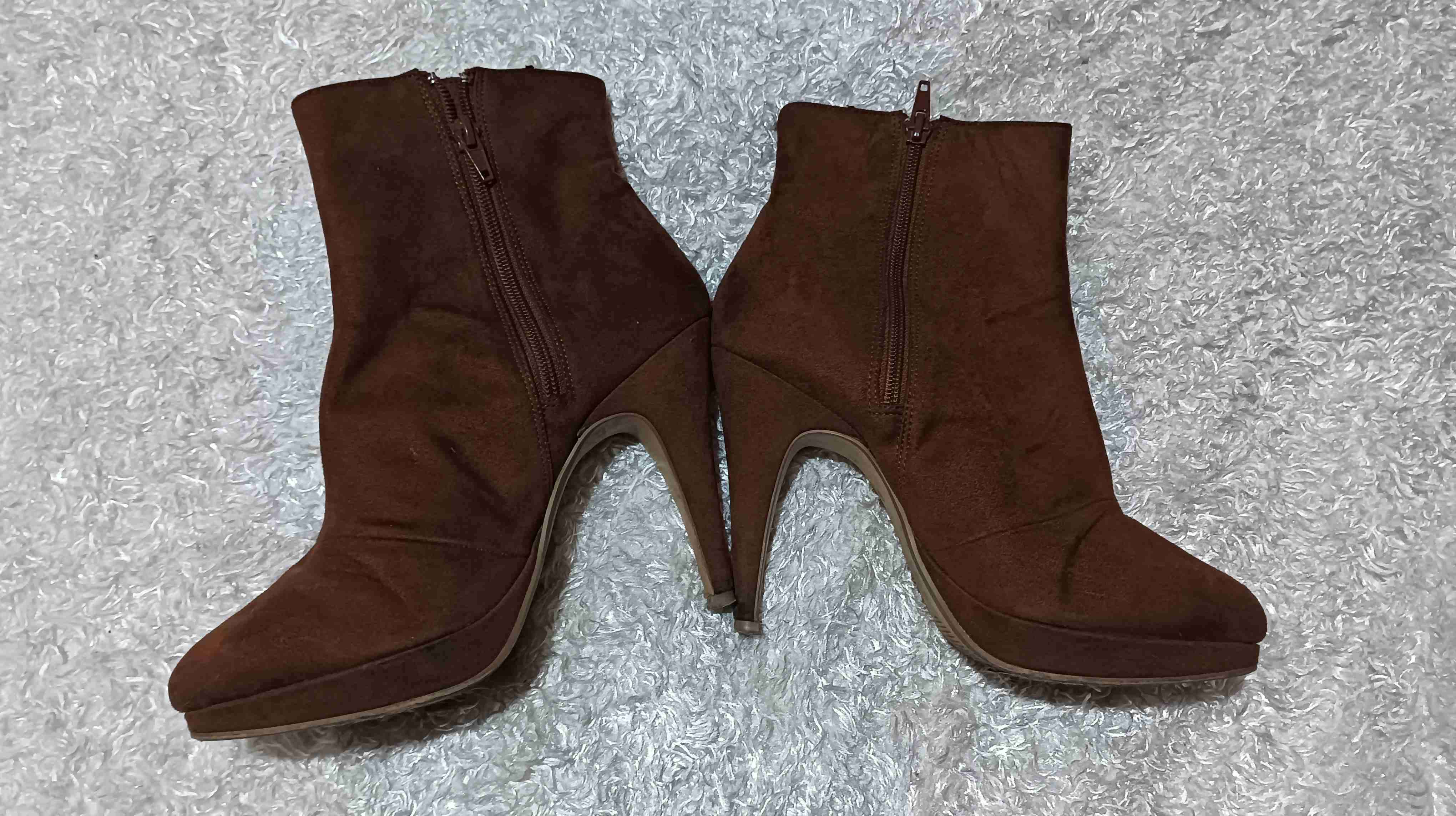 Botines de tacón marrón