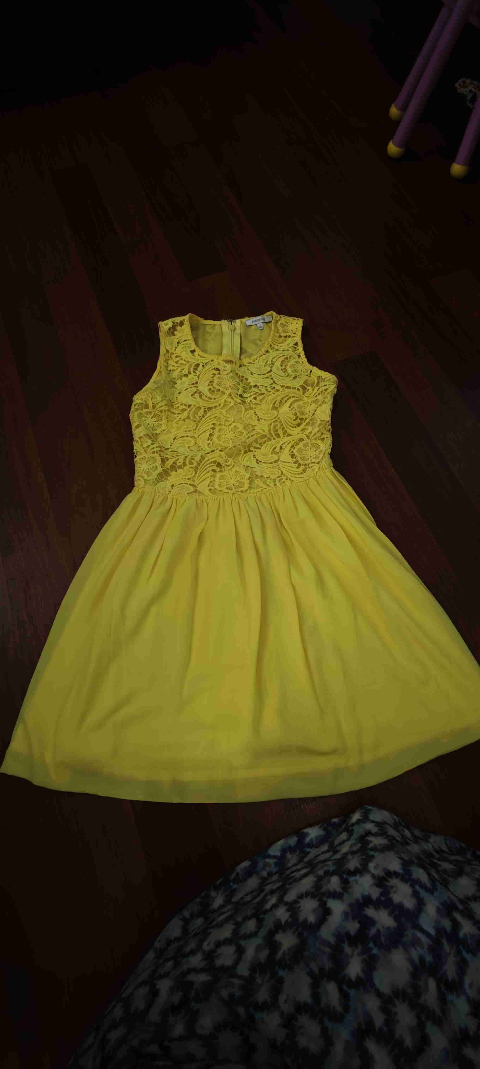 Vestido amarillo encaje floral