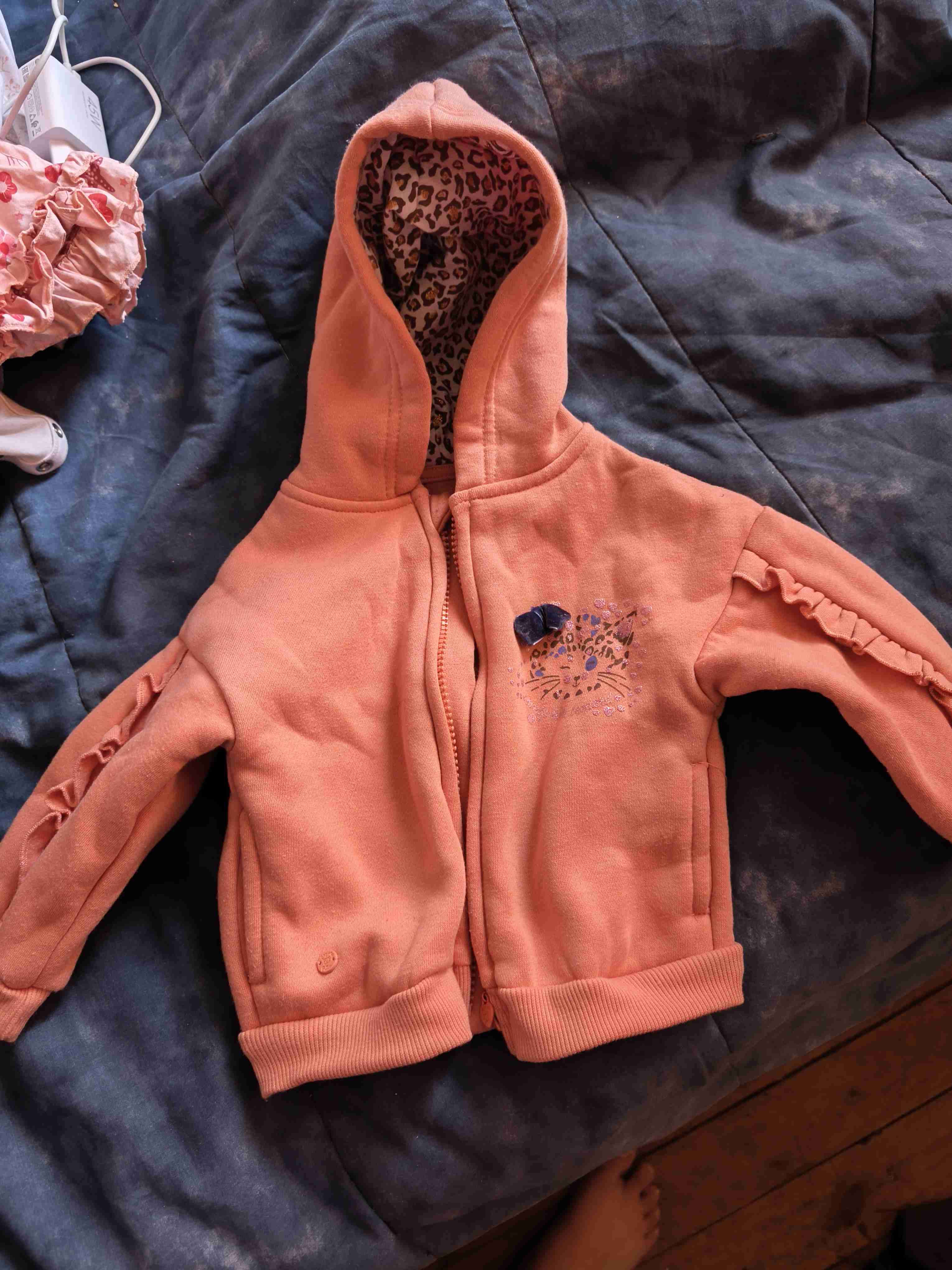 Polerón infantil rosado con capucha