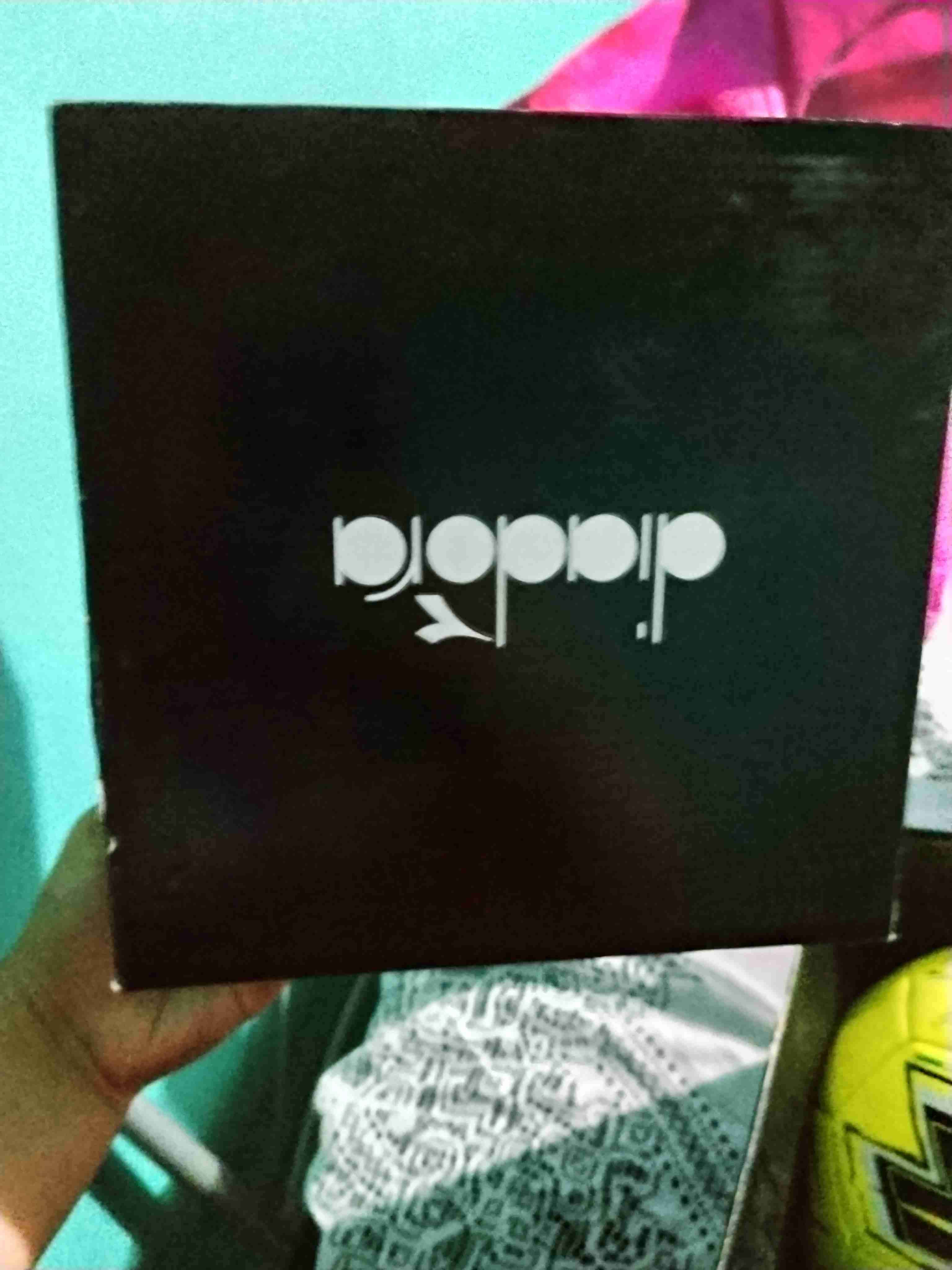 Pelotas de fútbol en caja - miniatura 2