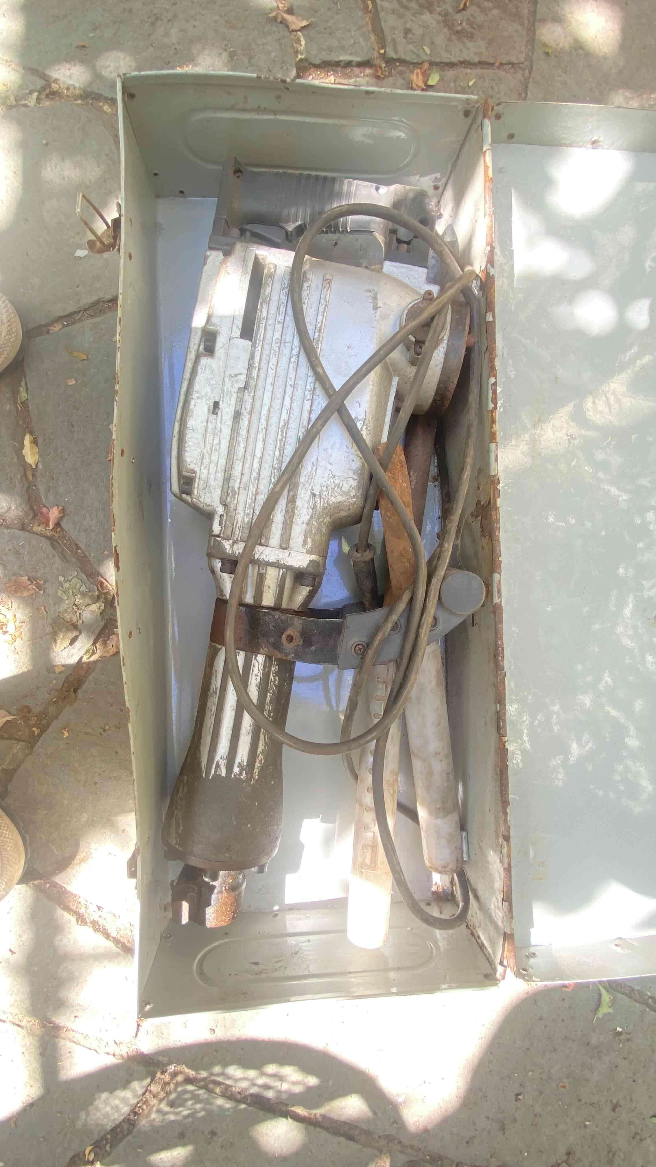 Martillo demoledor eléctrico usado - miniatura 2