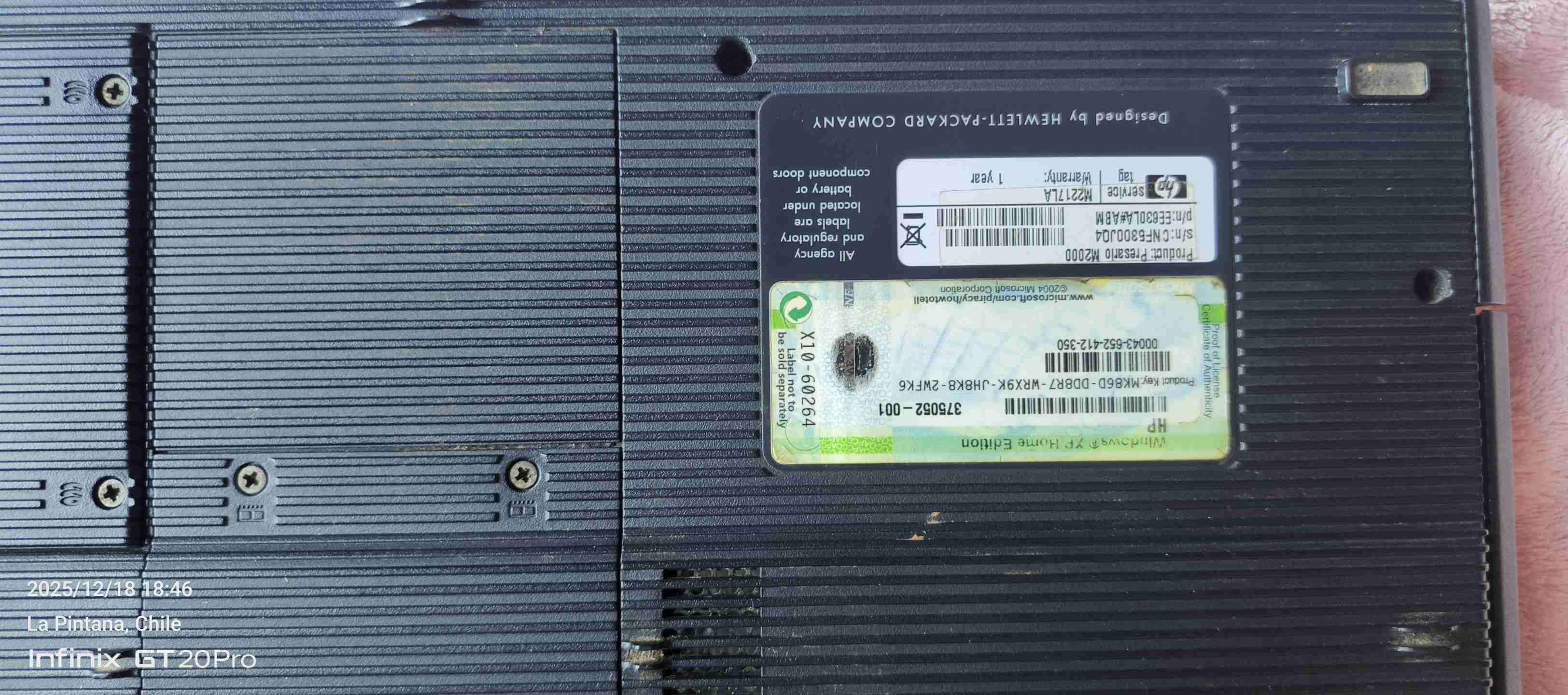 Laptop Compaq gris con cargado ralternativo - miniatura 3