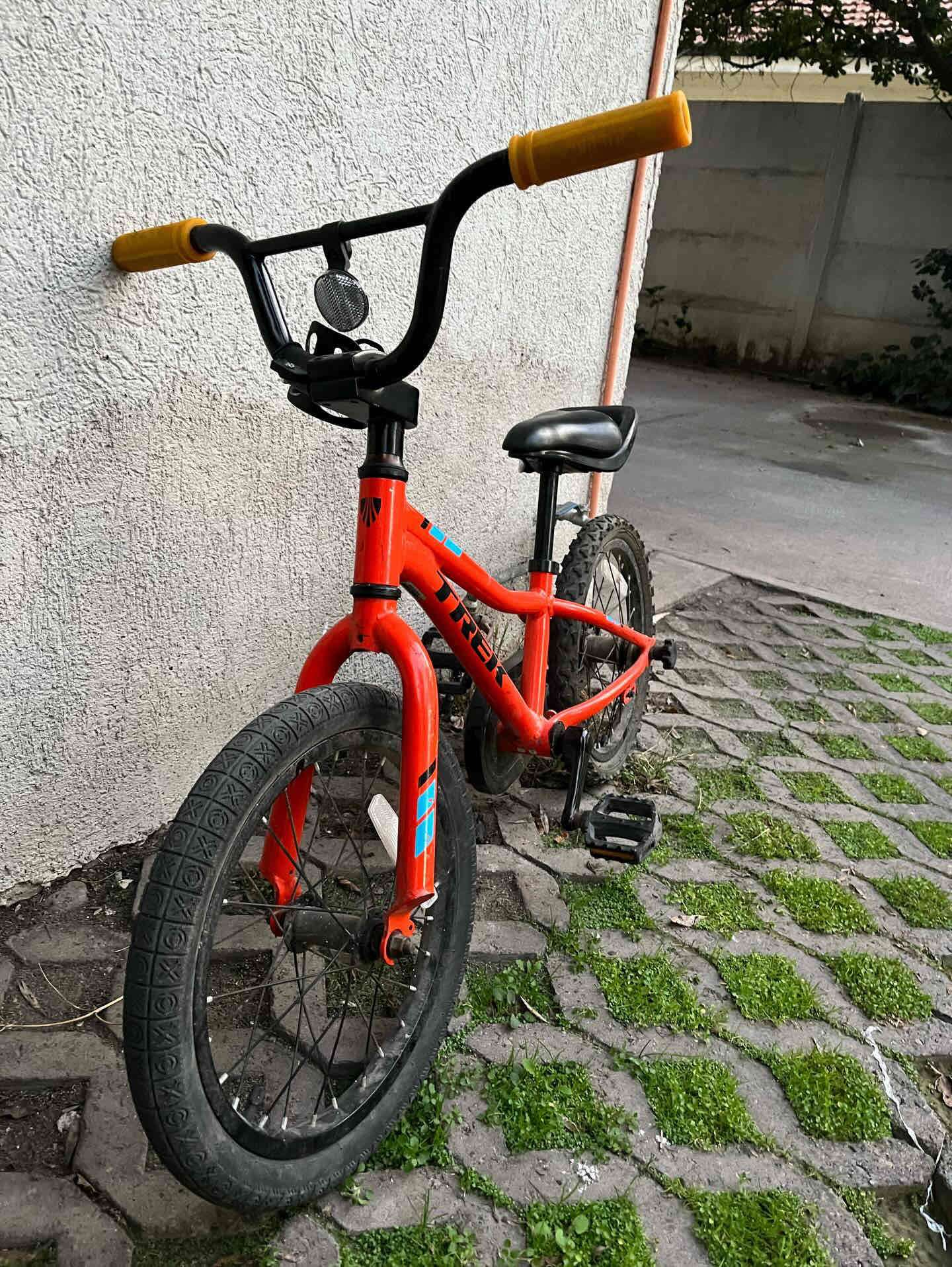 Bicicleta infantil Trek naranja - miniatura 2