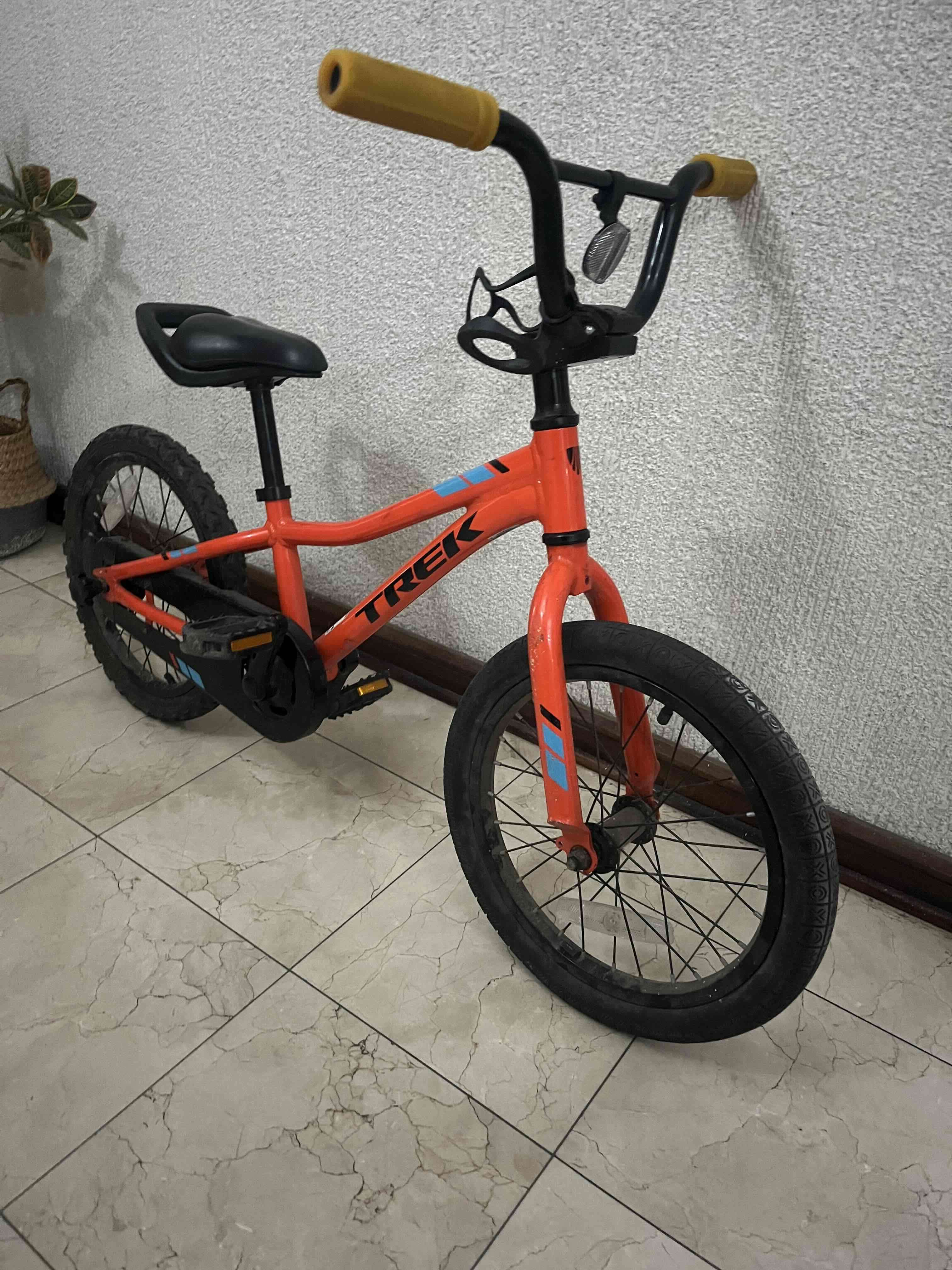 Bicicleta infantil Trek naranja - miniatura 3