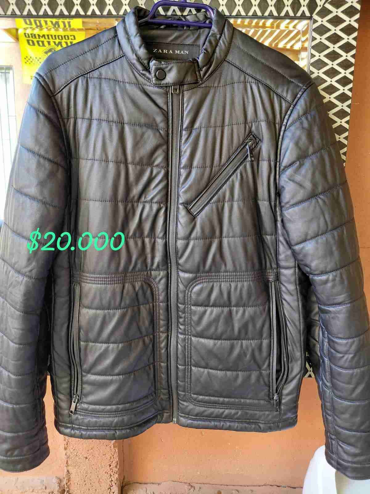 Chaqueta acolchada Zara Man negra