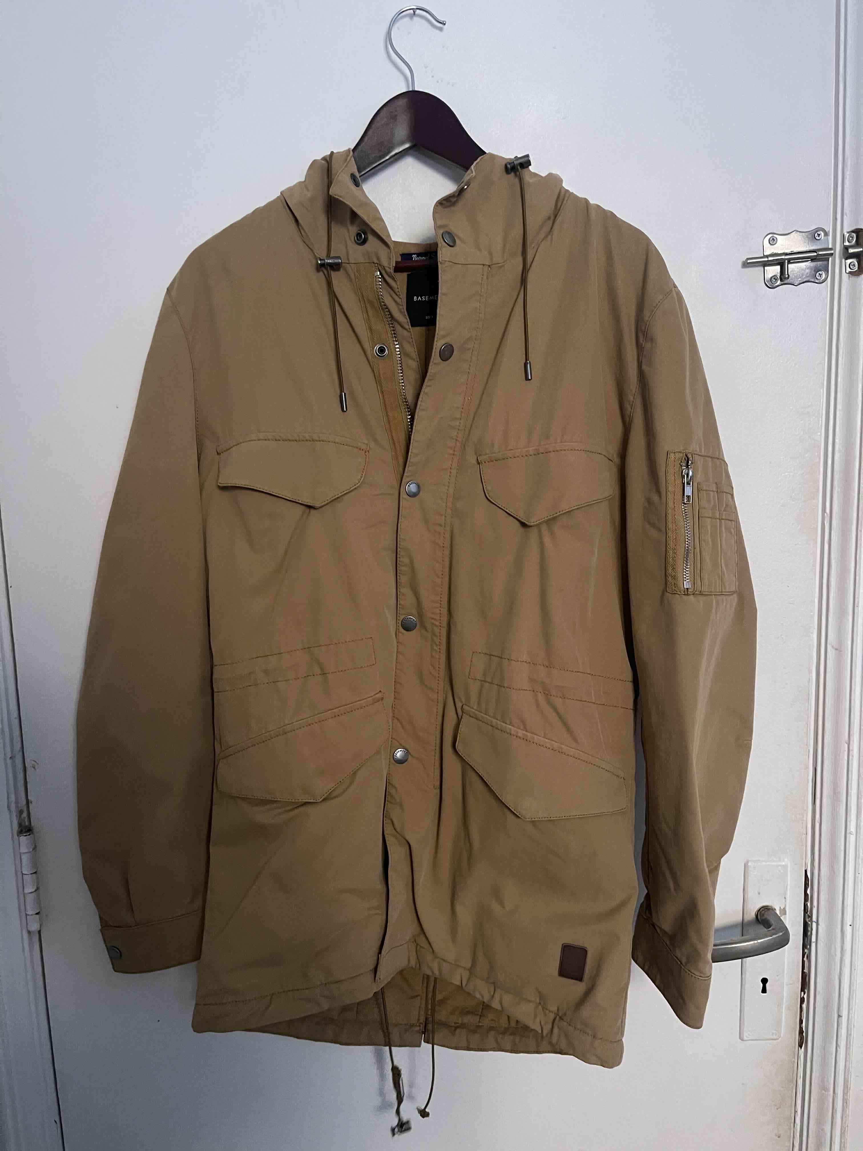 Parka BASEMENT beige con capucha