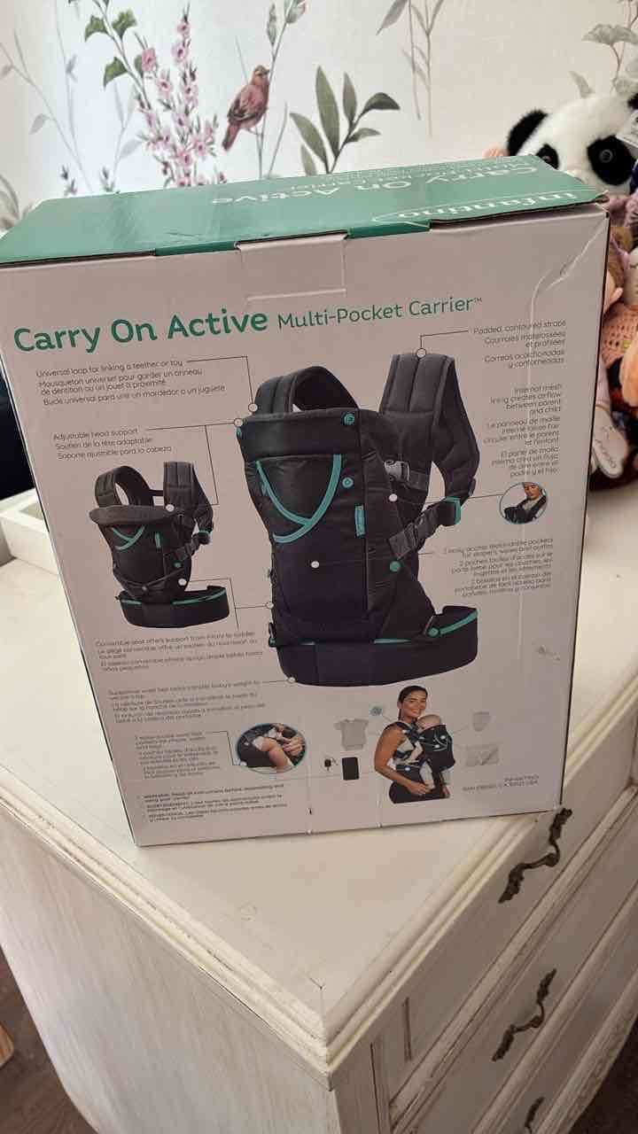 Mochila portabebé gris y verde - miniatura 2