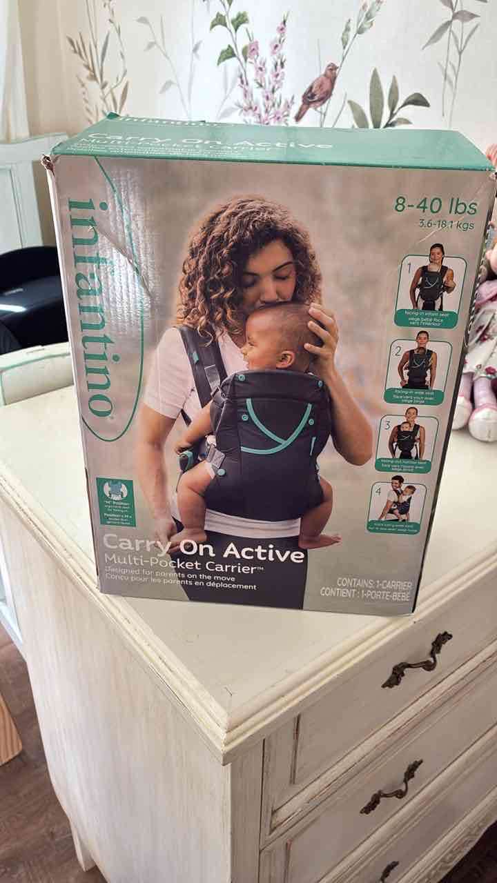 Mochila portabebé gris y verde - miniatura 3