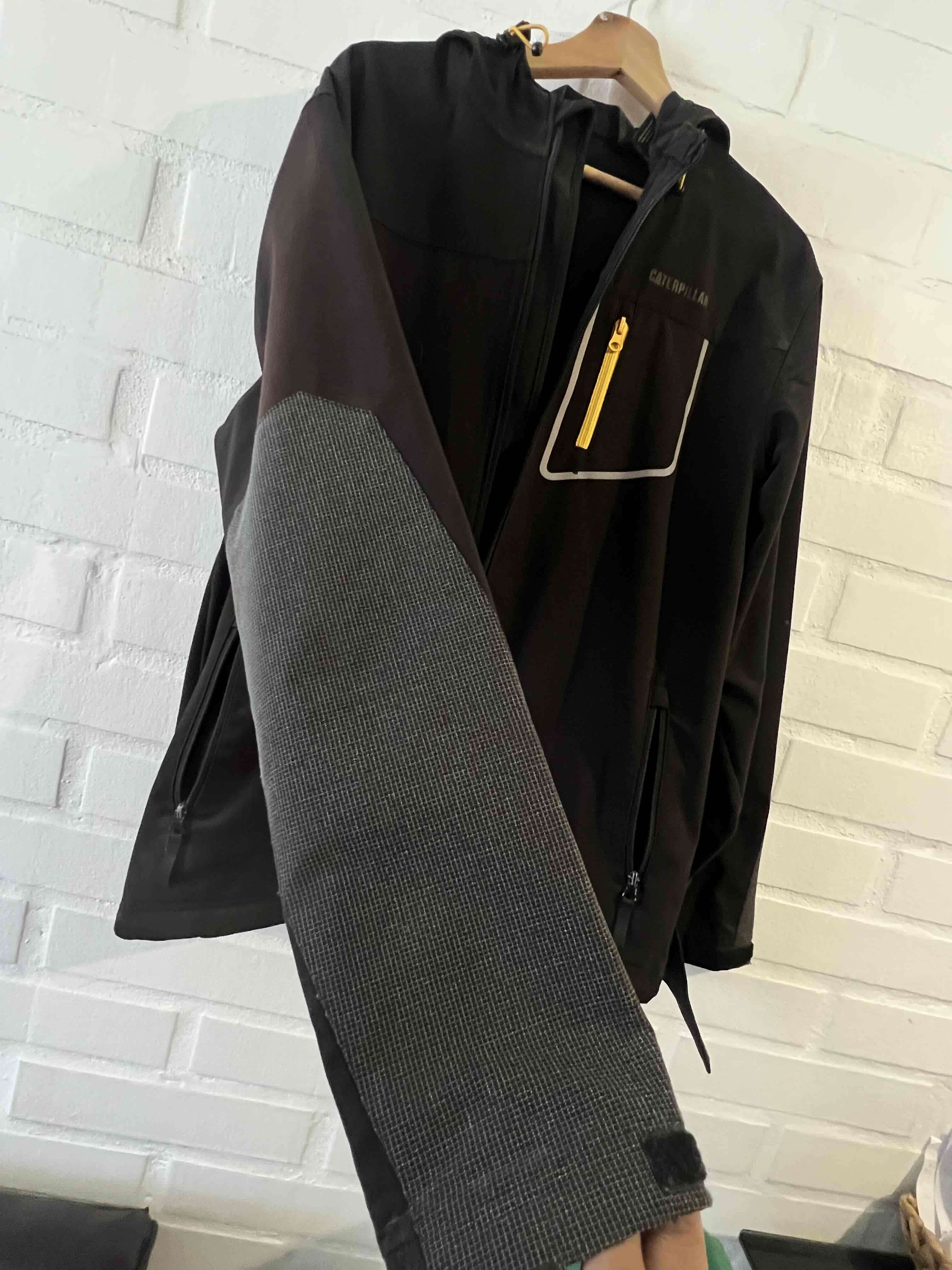 Chaqueta Caterpillar negra impermeable - miniatura 4