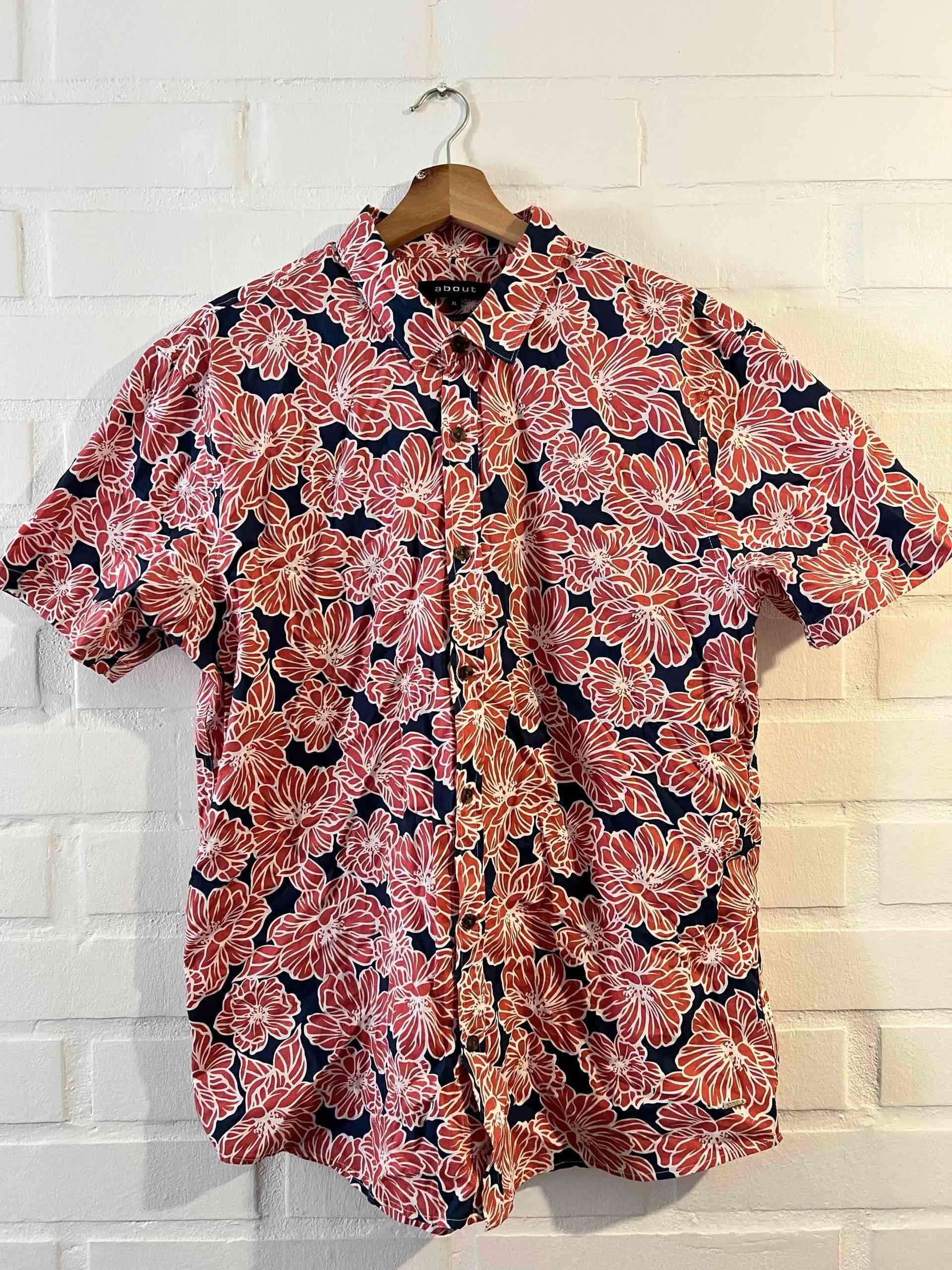 Camisa floral de manga corta About