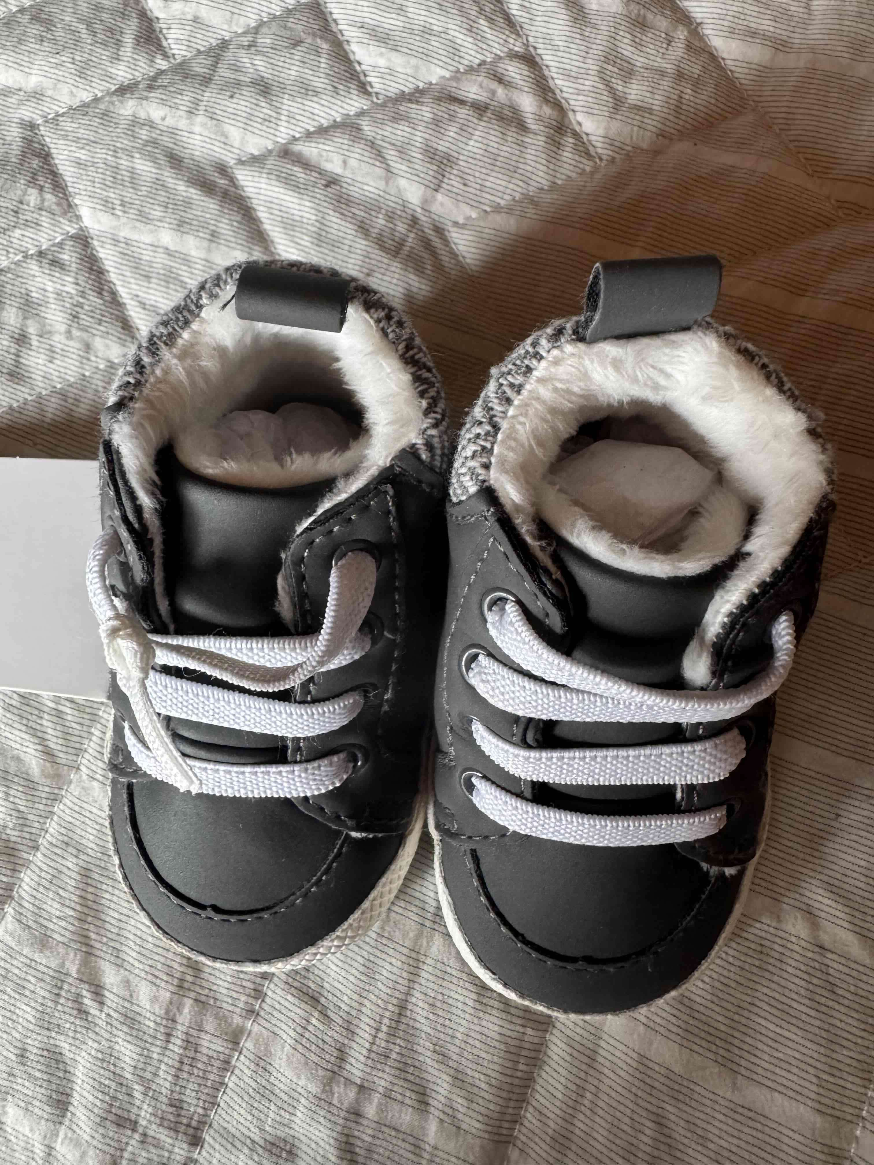 Zapatos de bebé gris marca Opaline