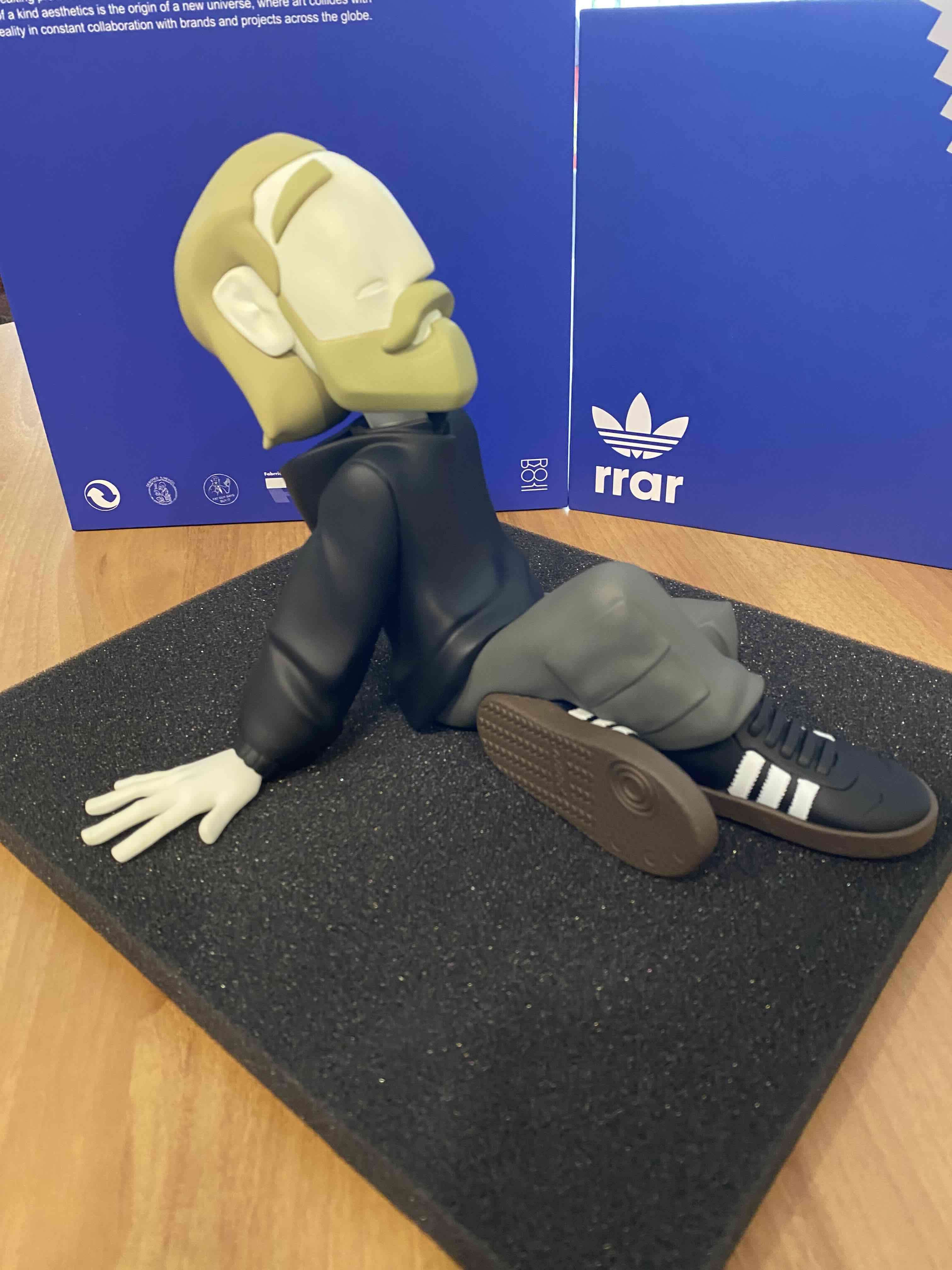 Art Toy “Lost in my mind” de Rodrigo Roji y ADIDAS - miniatura 3