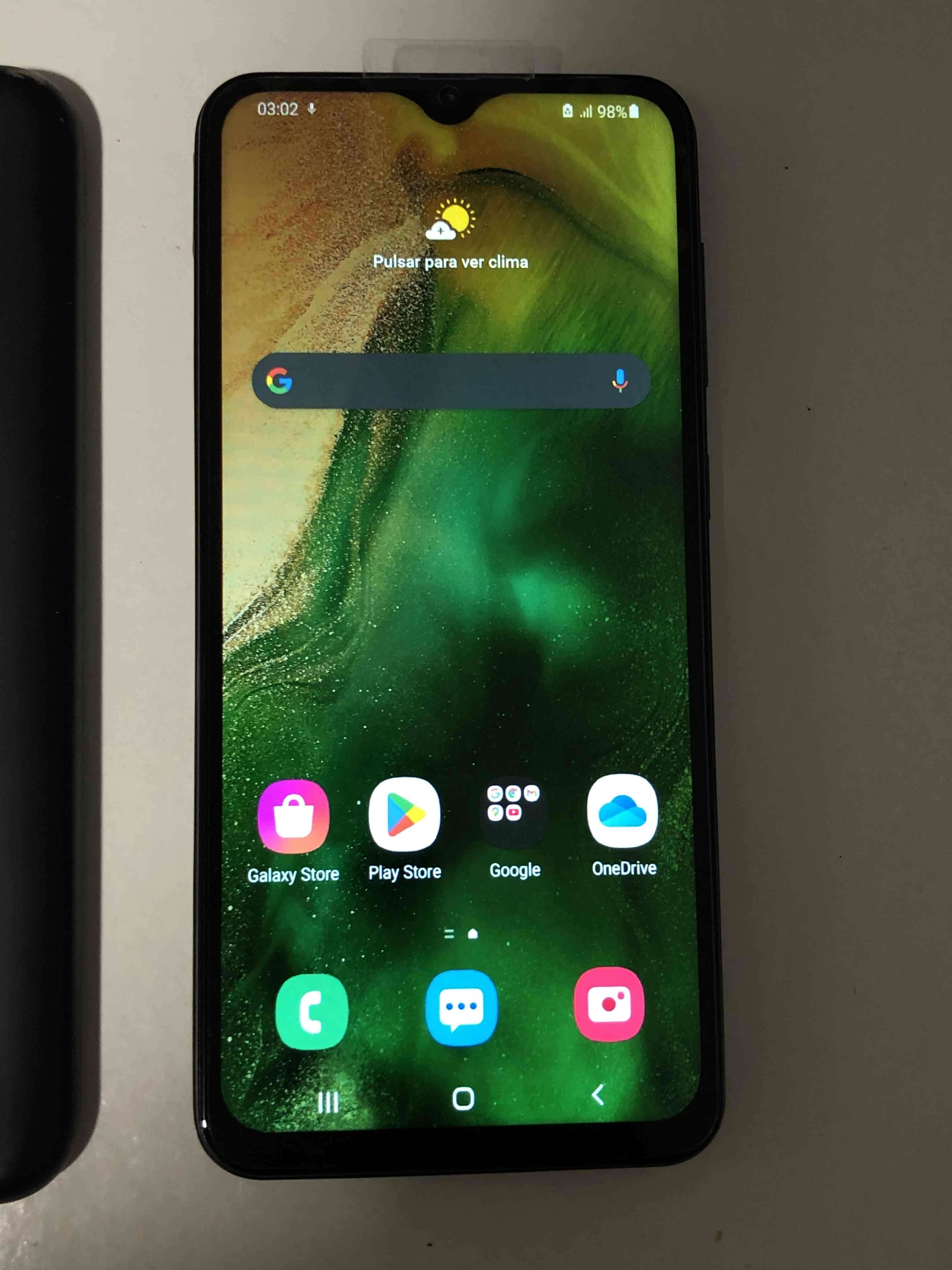 Smartphone Samsung con funda negra - miniatura 3