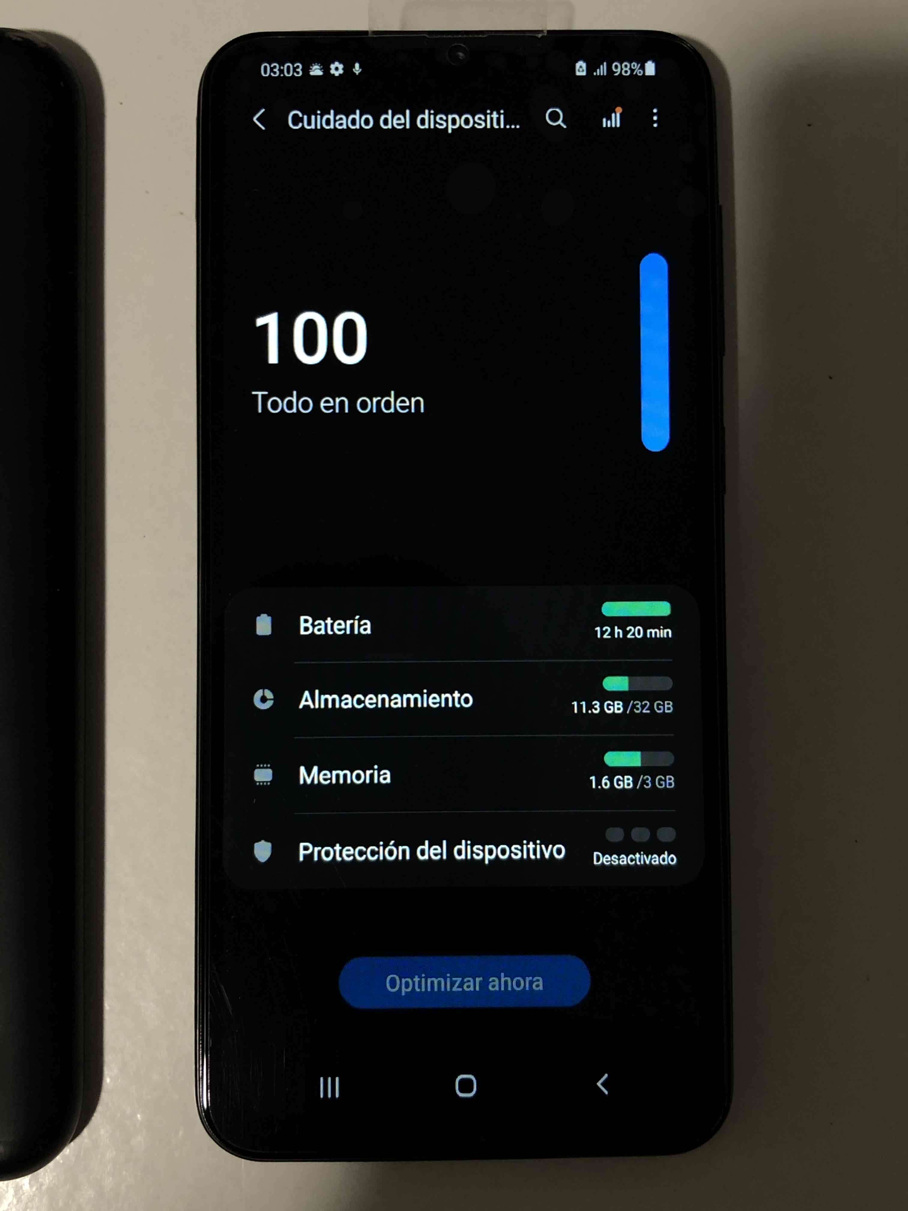 Smartphone Samsung con funda negra - miniatura 4